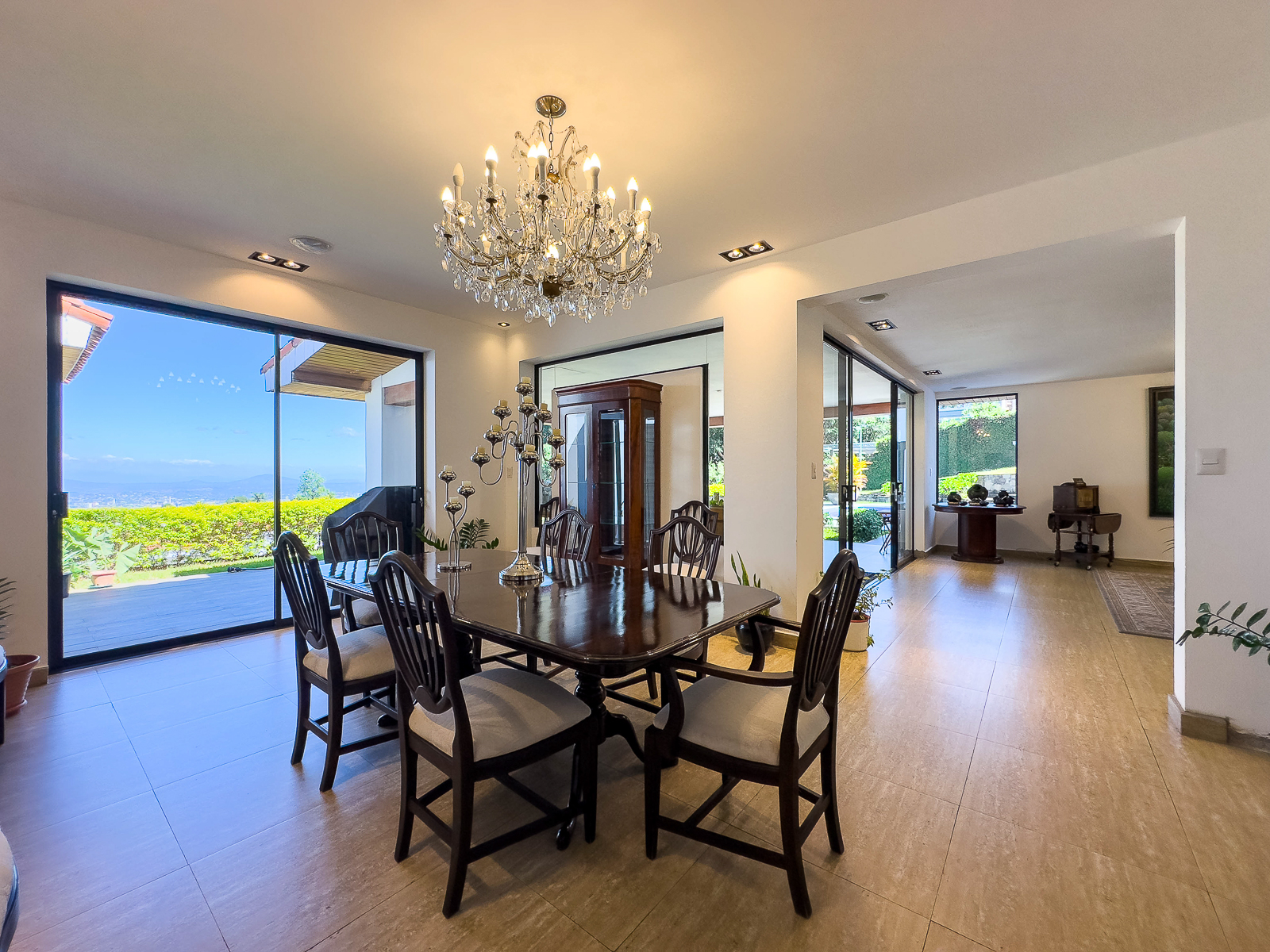 DR645-29 CASA EN RESIDENCIAL LOMAS DE ALTAMIRA, SAN SALVADOR