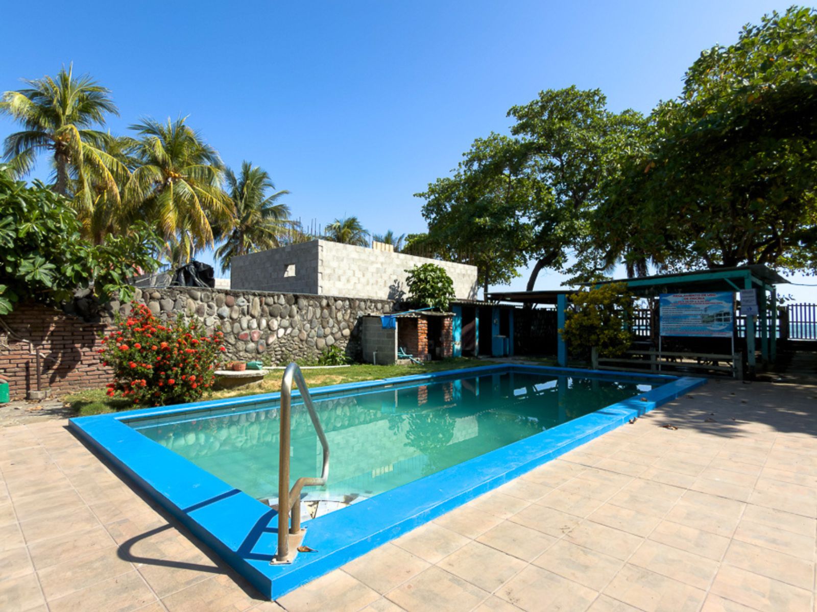 DR832-32 HOTEL EN VENTA FRENTE AL MAR EN PLAYA SAN BLAS, LA LIBERTAD