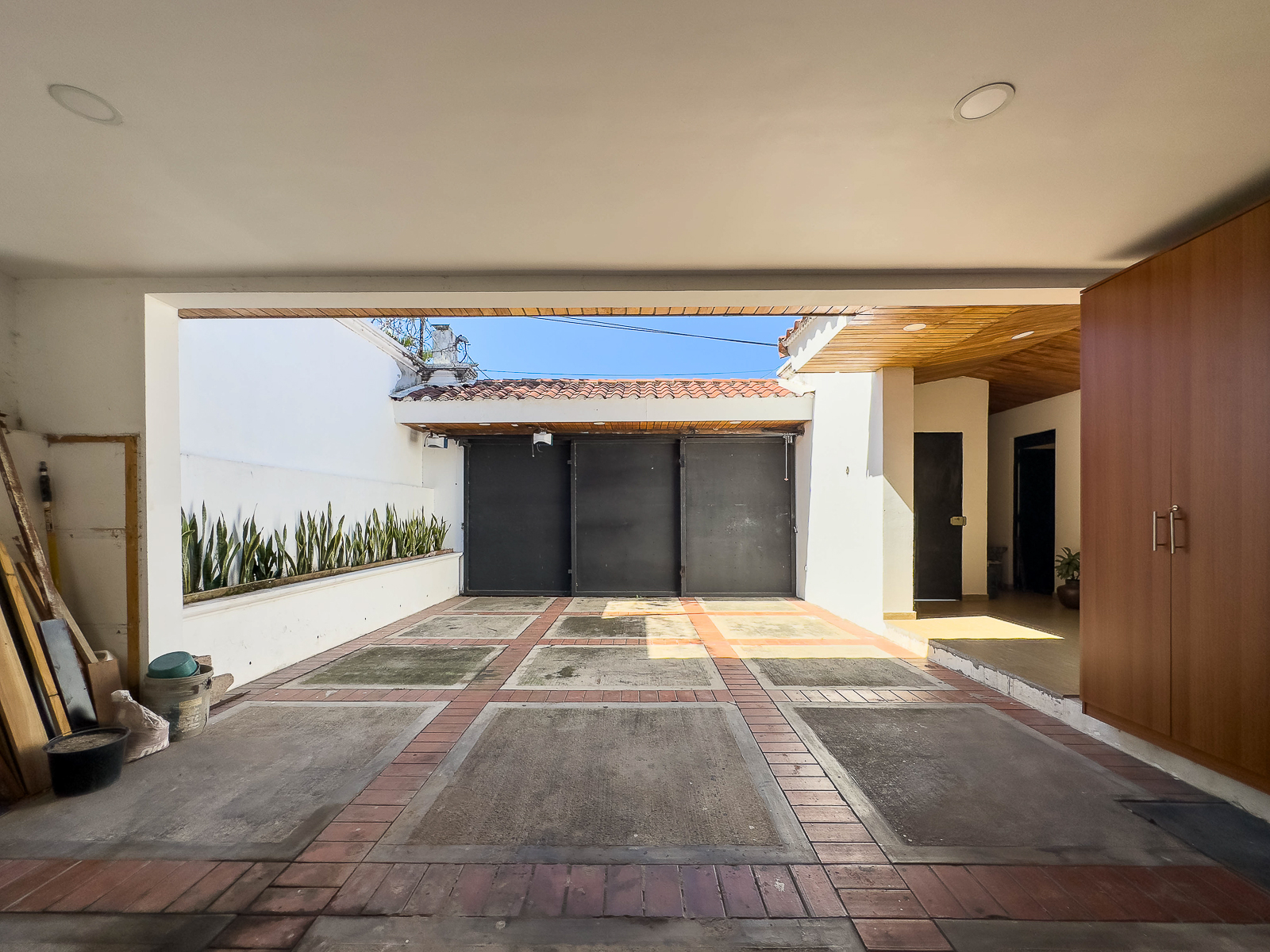 DR645-34 CASA EN RESIDENCIAL LOMAS DE ALTAMIRA, SAN SALVADOR