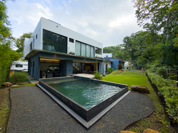 CASA EN RESIDENCIAL EL ENCANTO, LA LIBERTAD
