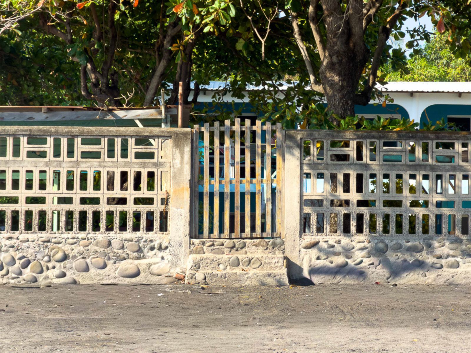 DR832-38 HOTEL EN VENTA FRENTE AL MAR EN PLAYA SAN BLAS, LA LIBERTAD