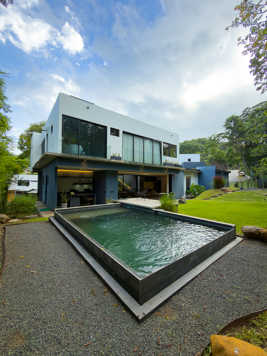 DR804-19 CASA EN RESIDENCIAL EL ENCANTO, LA LIBERTAD