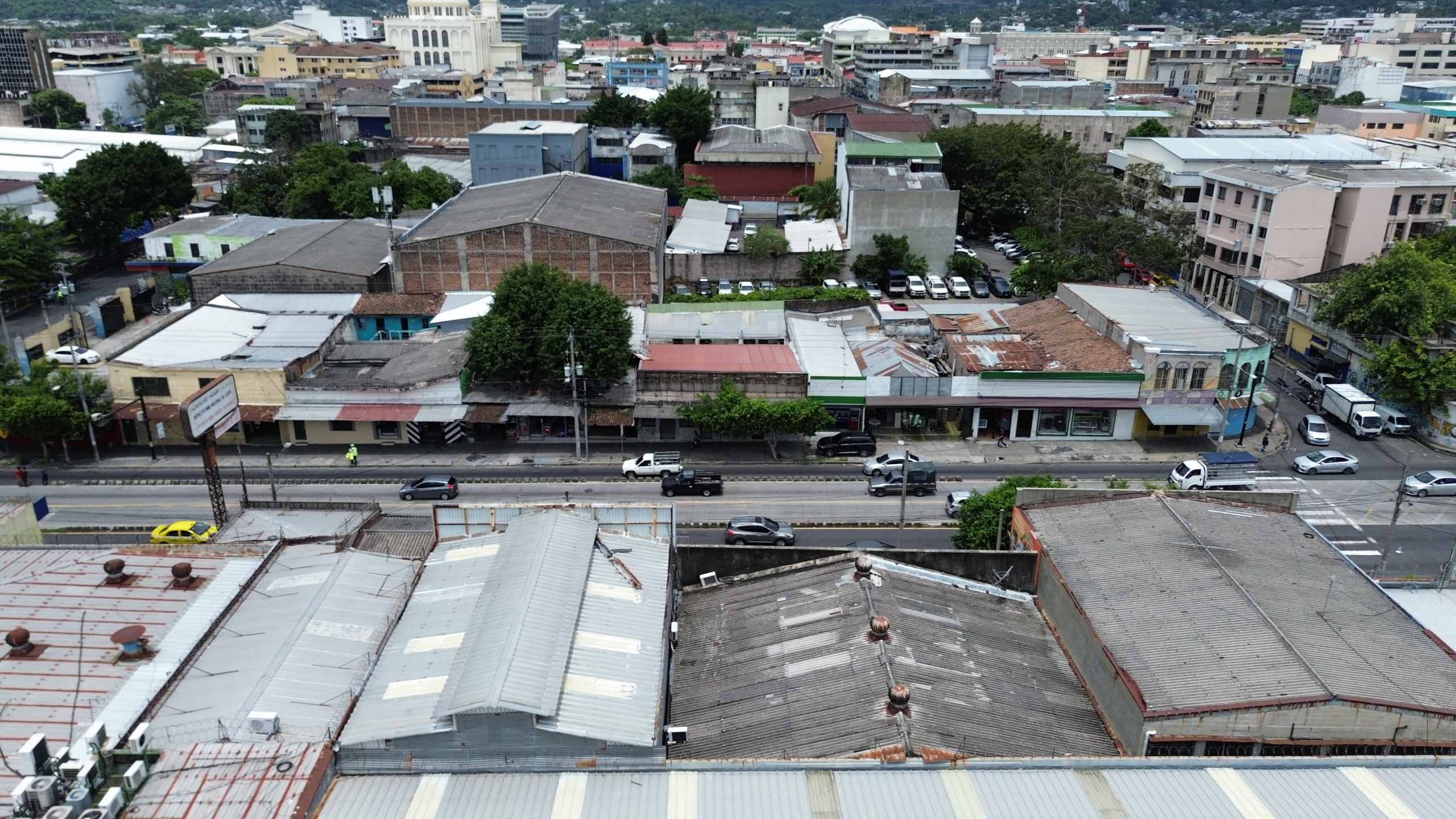 PROPIEDAD EN EL CENTRO DE SAN SALVADOR, ALAMEDA JUAN PABLO II