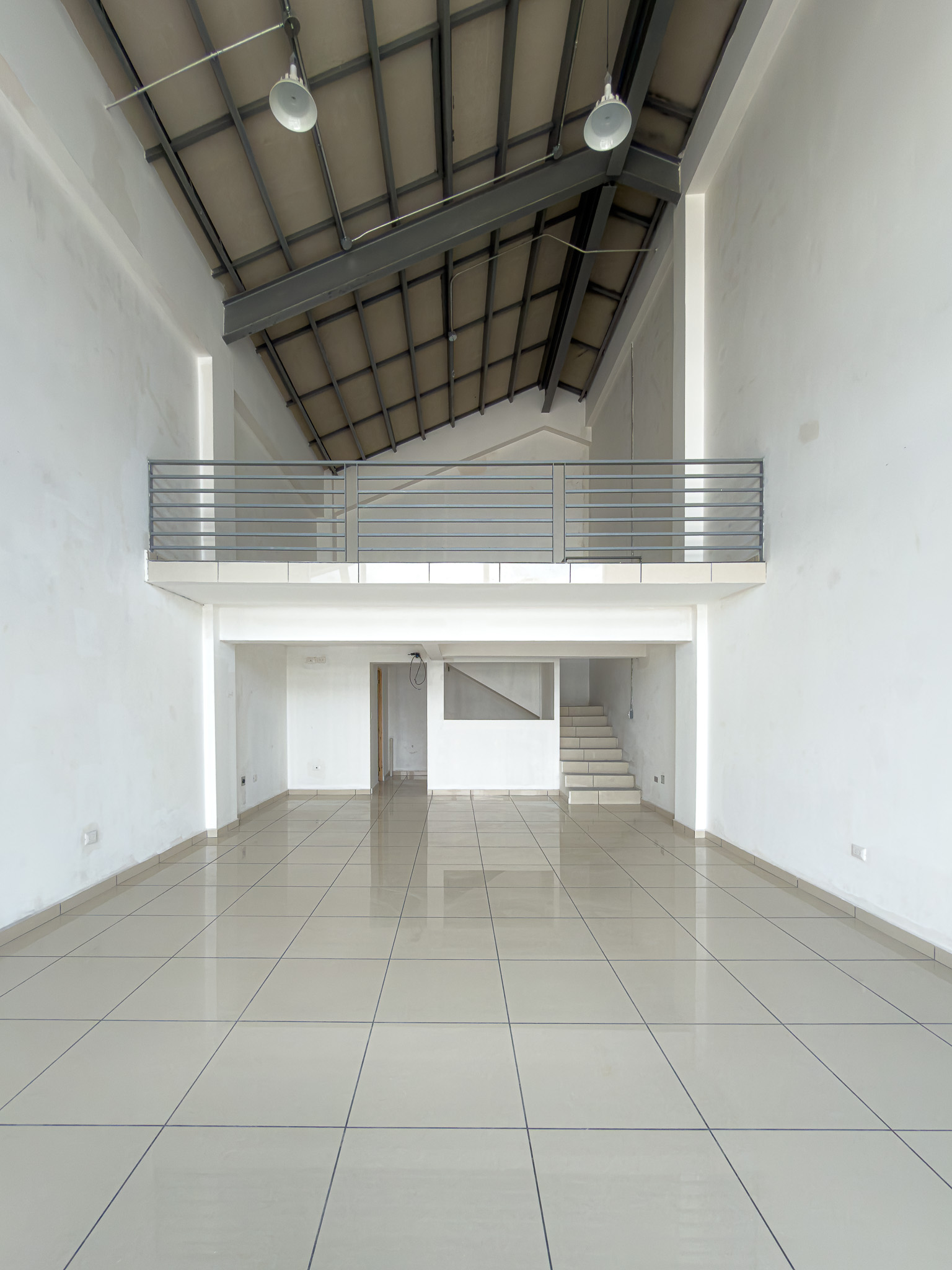 LOCALES COMERCIALES EN PLAZA TRIANA – LA MASCOTA, SAN SALVADOR