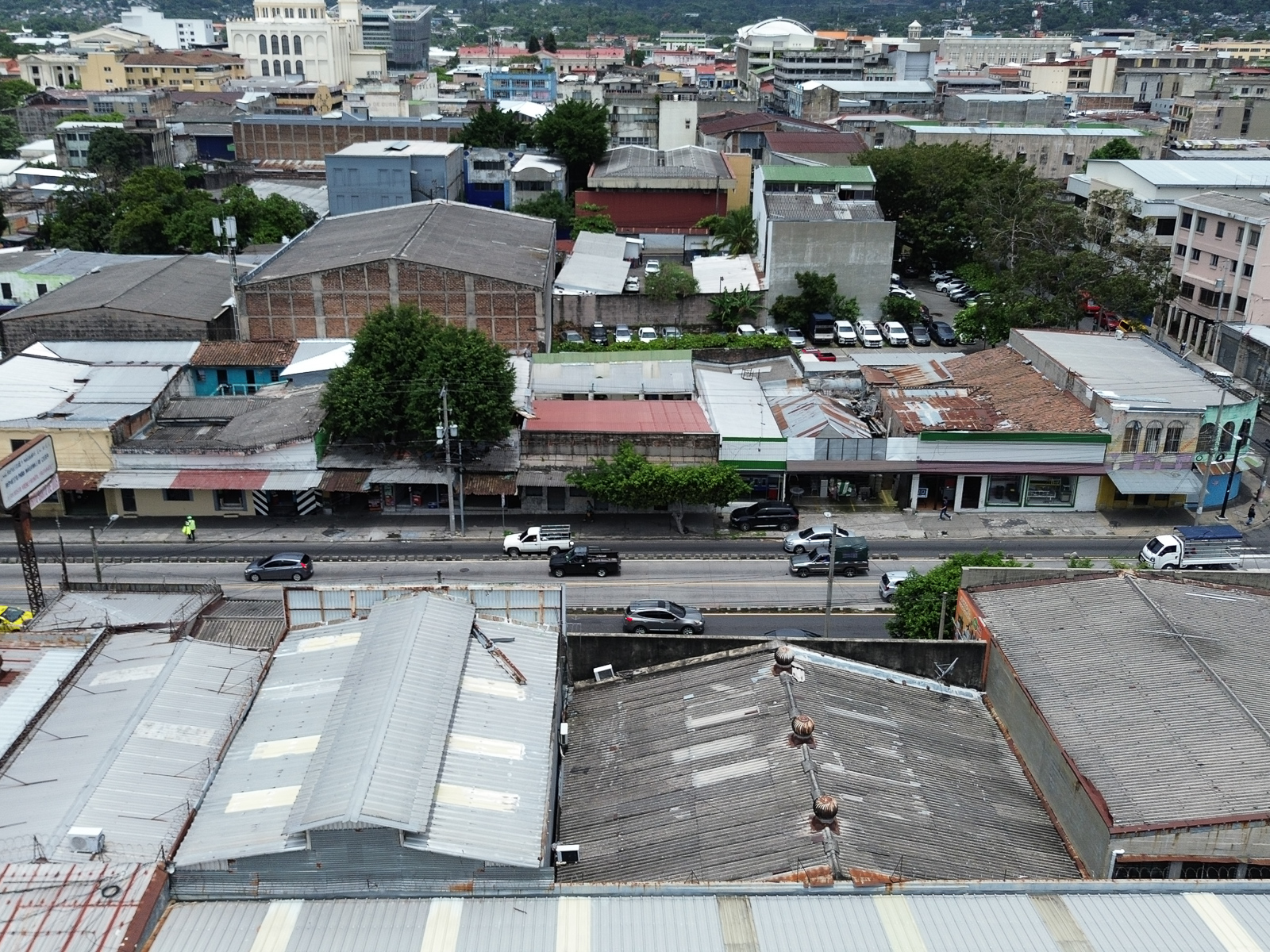 DR751-4 PROPIEDAD EN EL CENTRO DE SAN SALVADOR, ALAMEDA JUAN PABLO II