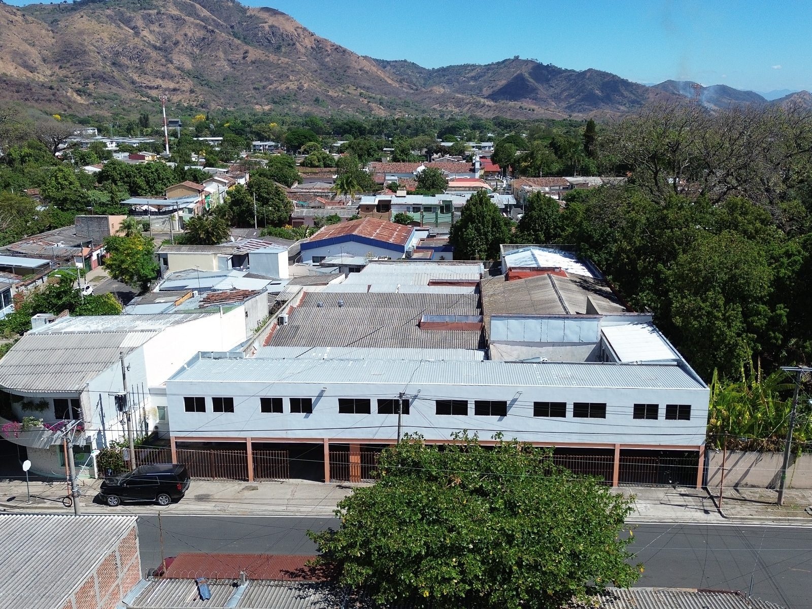 DR828-8 PROPIEDAD PARA USO COMERCIAL O INDUSTRIAL EN SANTA ANA