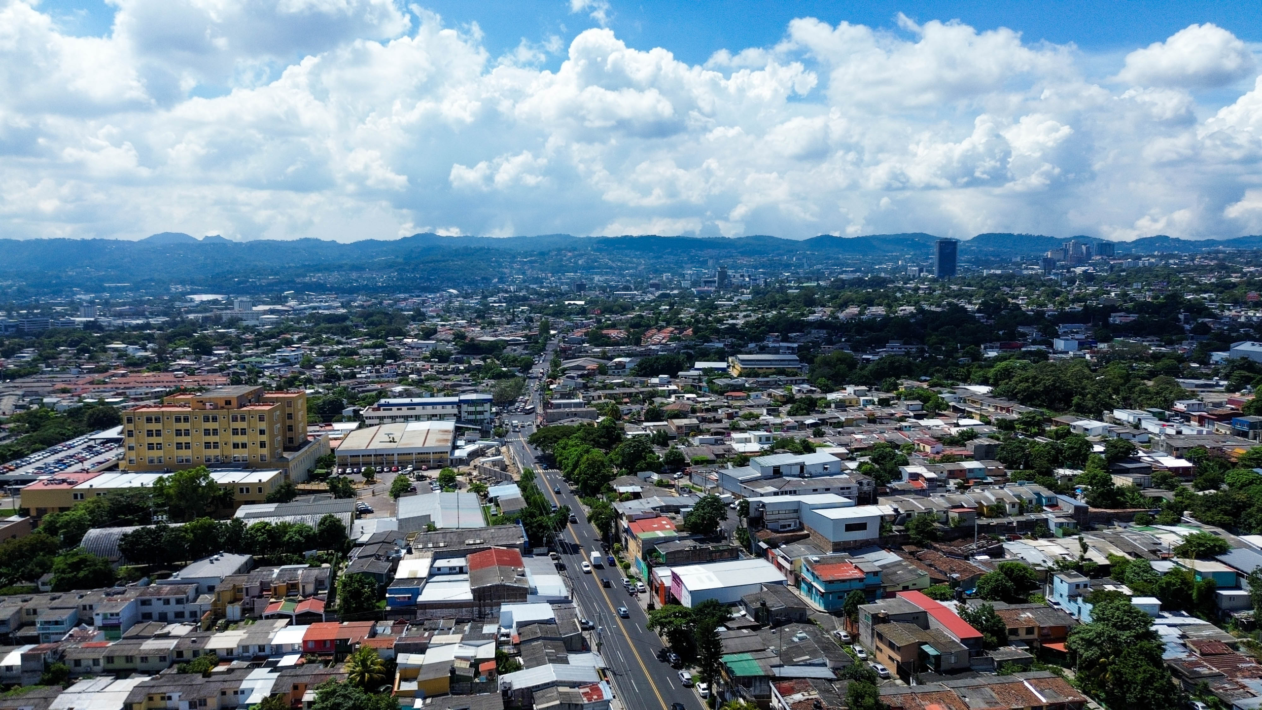PROPIEDAD COMERCIAL EN CALLE BERNAL, SAN SALVADOR