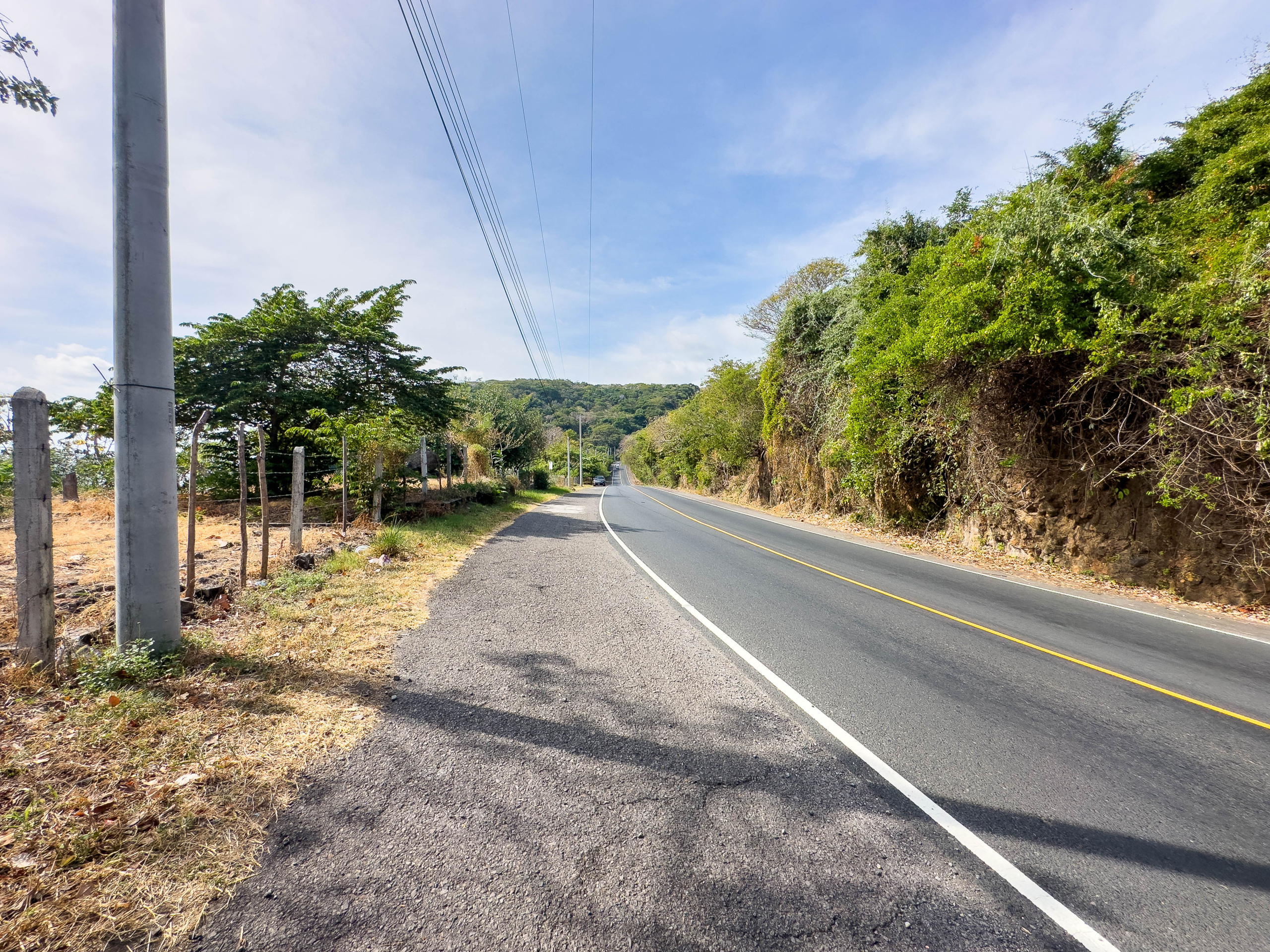 TERRENO FRENTE A CARRETERA CON VISTA AL MAR, EL ZONTE, LA LIBERTAD