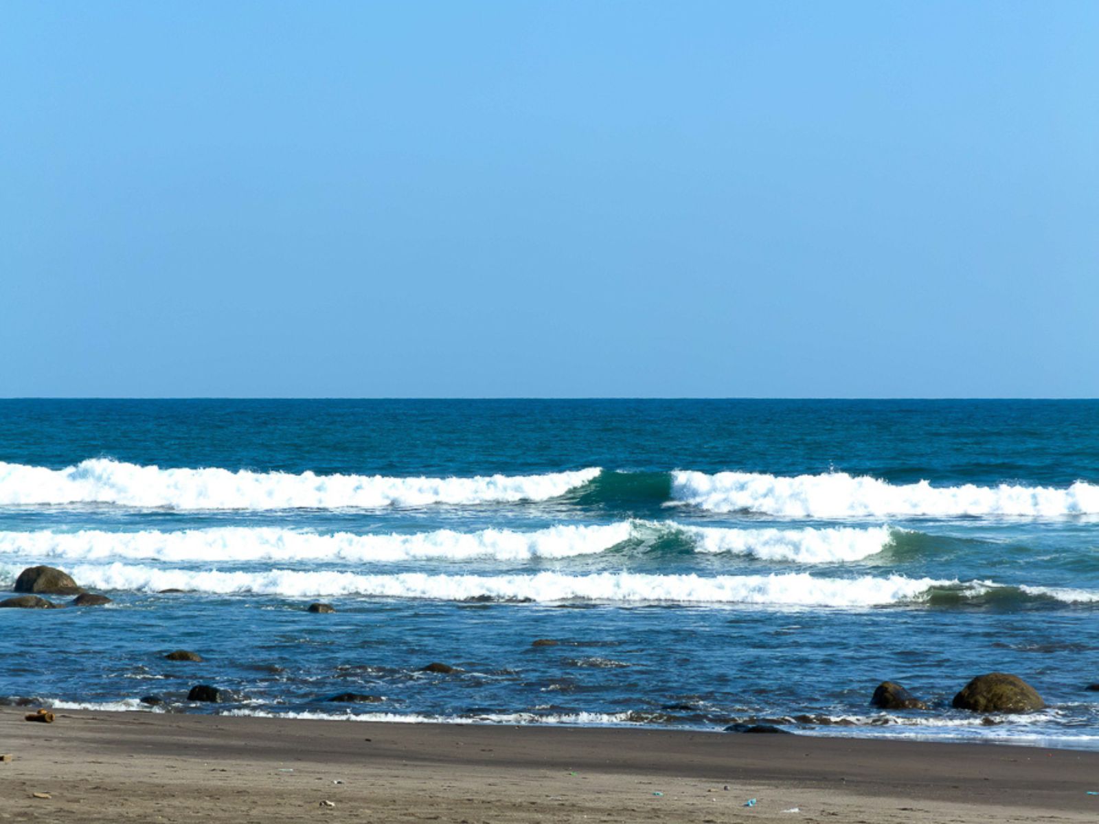DR832-41 HOTEL EN VENTA FRENTE AL MAR EN PLAYA SAN BLAS, LA LIBERTAD