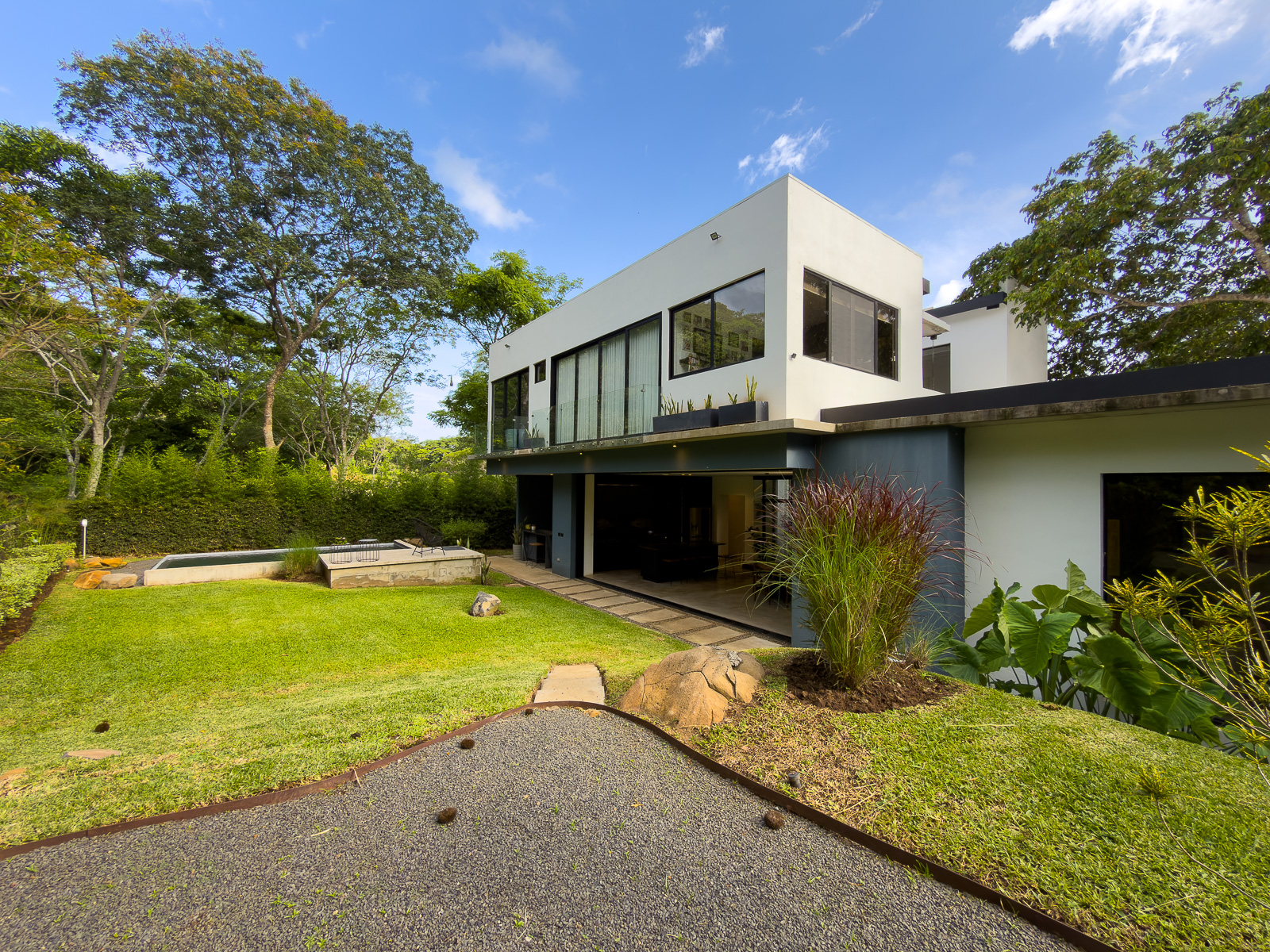 DR804-20 CASA EN RESIDENCIAL EL ENCANTO, LA LIBERTAD