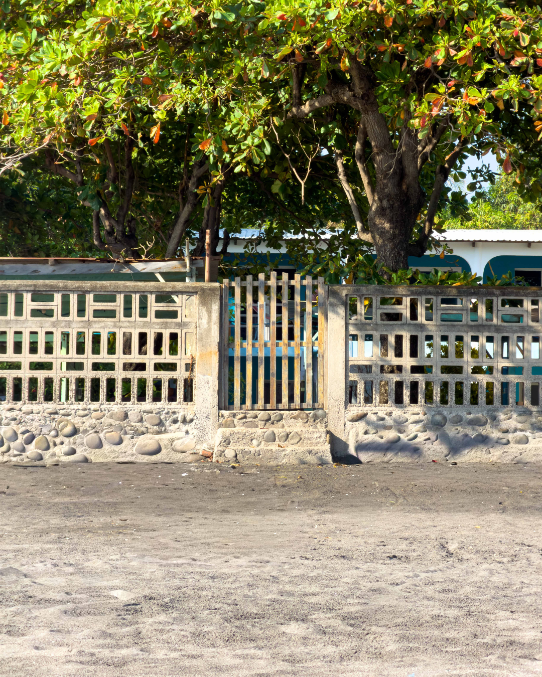 HOTEL EN VENTA FRENTE AL MAR EN PLAYA SAN BLAS, LA LIBERTAD