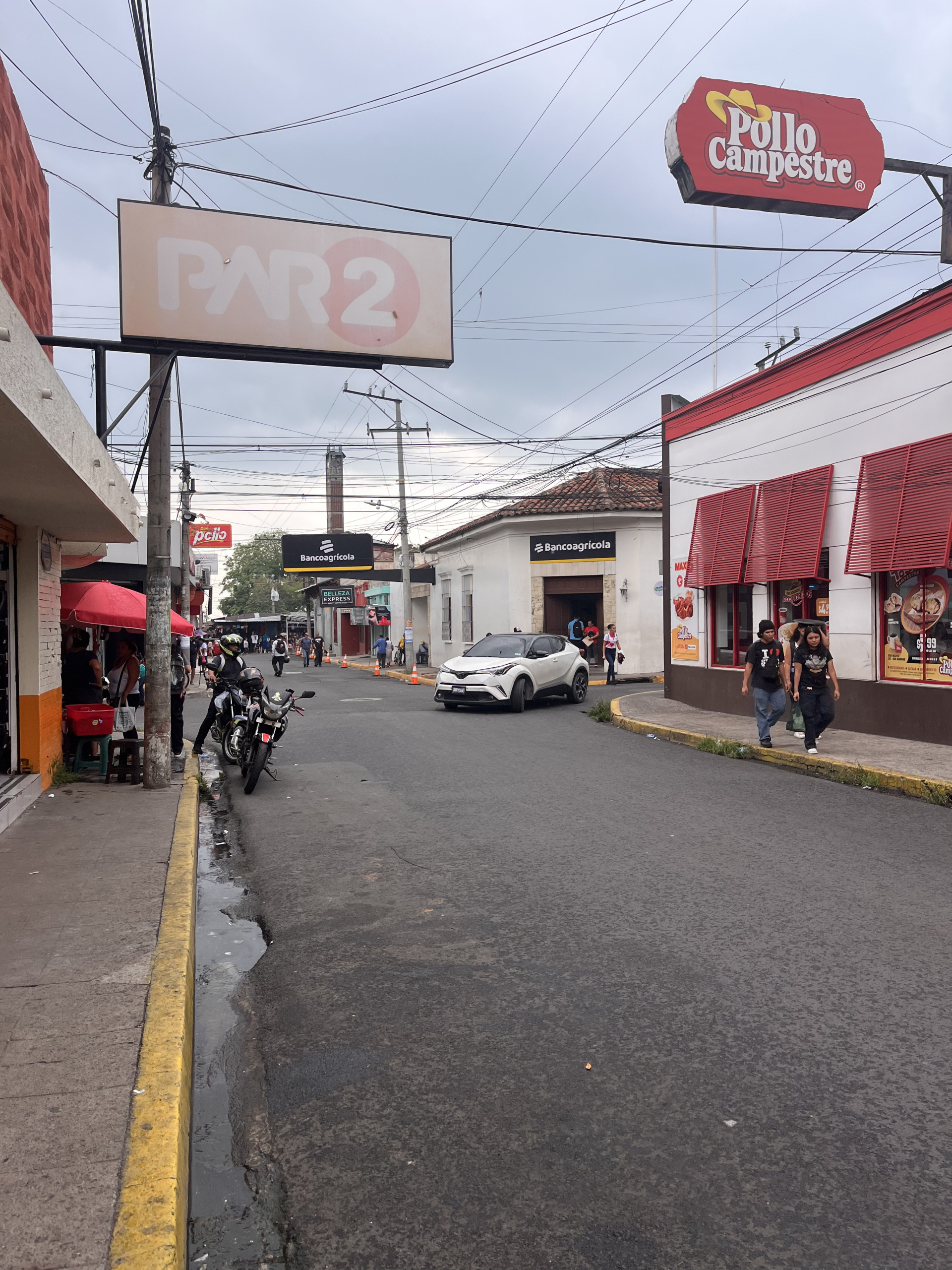 PLAZA COMERCIAL EN QUEZALTEPEQUE, SAN SALVADOR