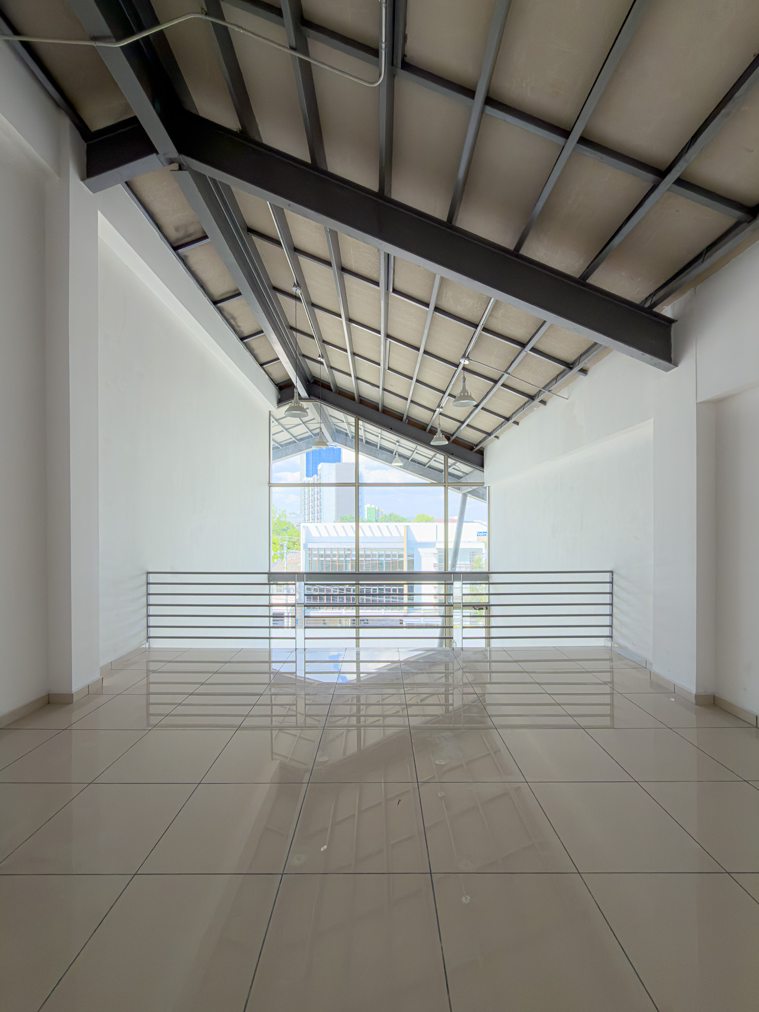 LOCALES COMERCIALES EN PLAZA TRIANA – LA MASCOTA, SAN SALVADOR