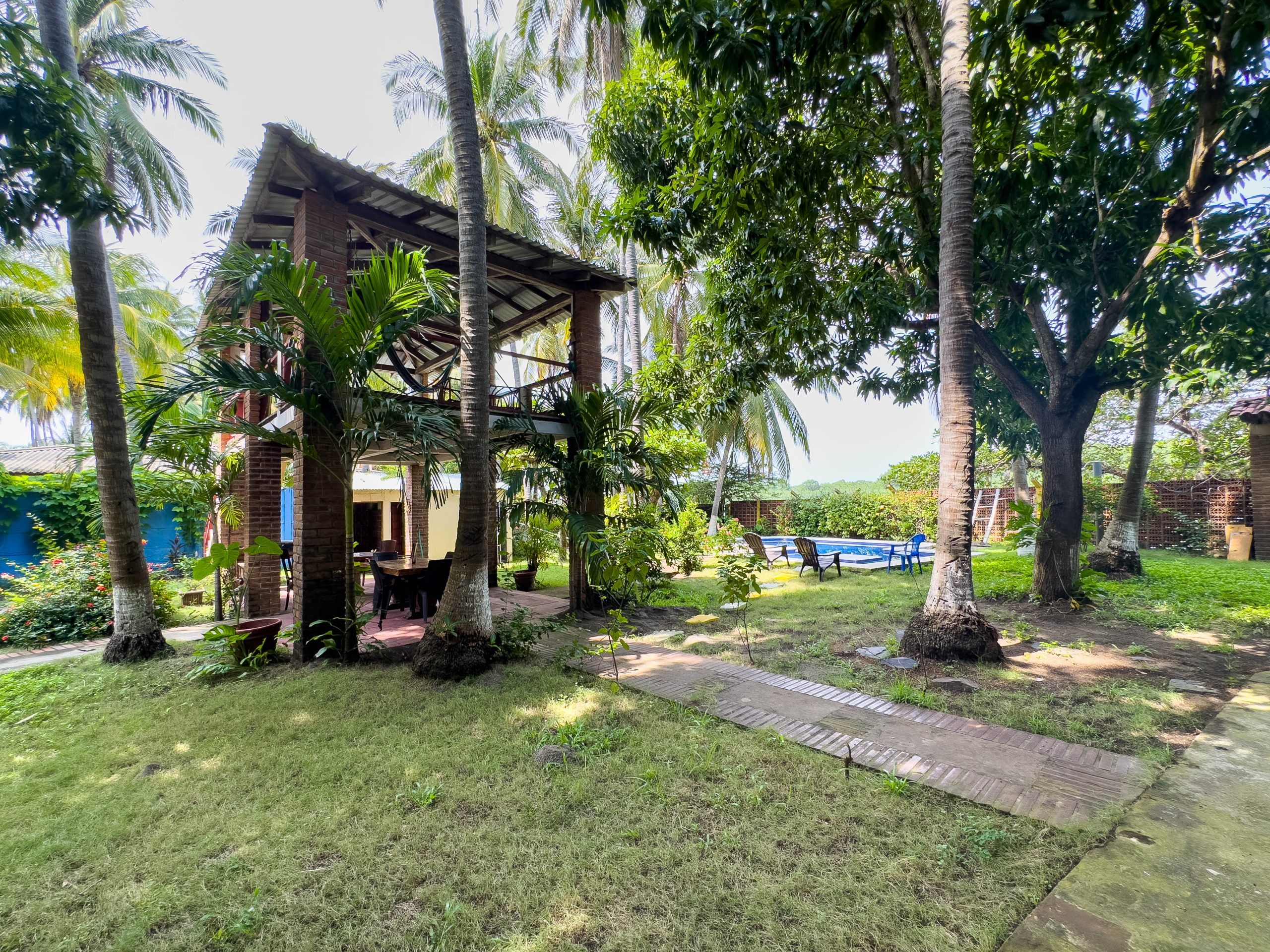RANCHO EN BARRA SANTIAGO, AHUACHAPÁN