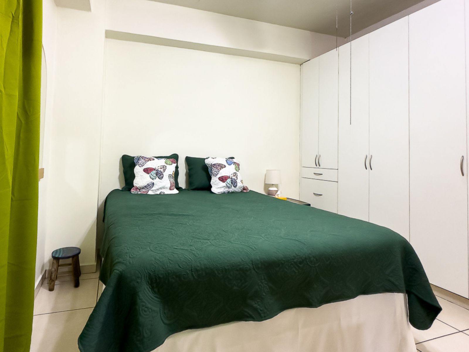 DAA711-10 APARTAMENTO FULL AMUEBLADO EN CONDOMINIO LOS ABETOS, SAN SALVADOR
