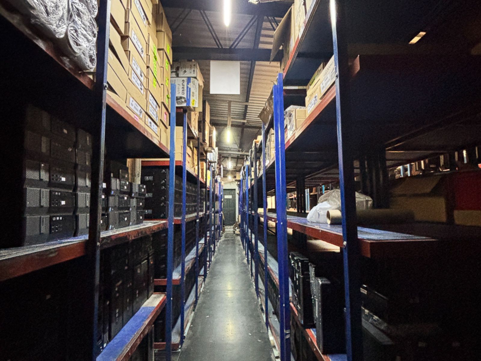 DB789 – 4 BODEGA Y OFICINAS EN COLONIA ROMA, SAN SALVADOR
