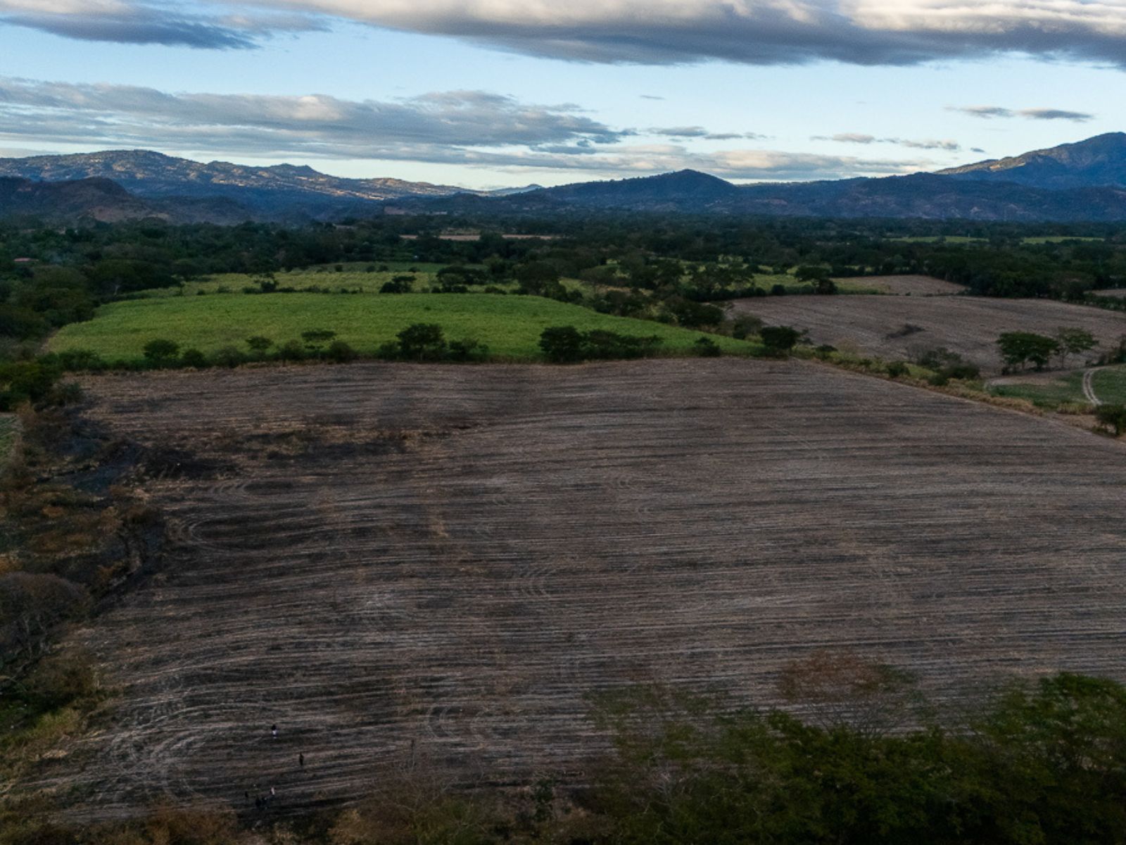 DT813-6 TERRENO EN LA PAZ, CERCA DEL AEROPUERTO EL SALVADOR