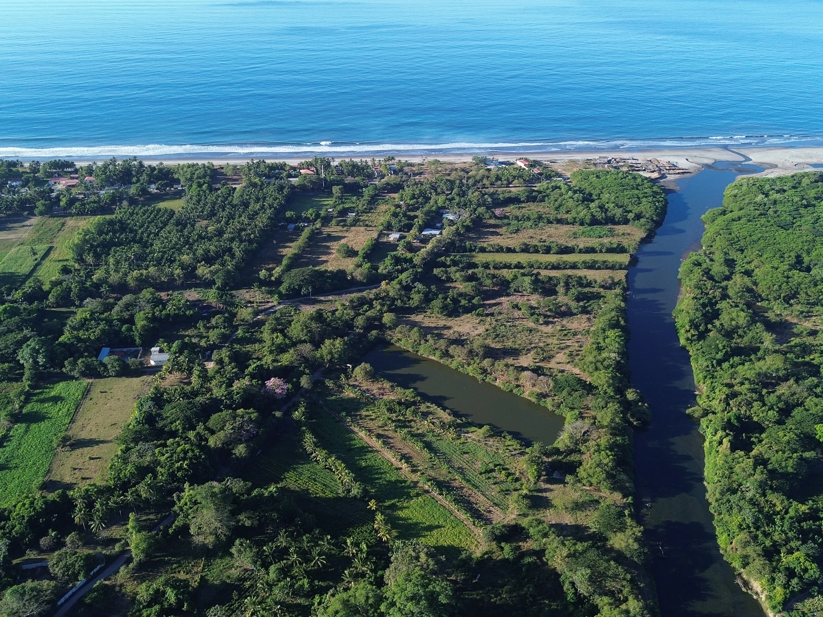 DT675-5 TERRENO PARA DESARROLLO EN PLAYA CANGREJERA, LA LIBERTAD