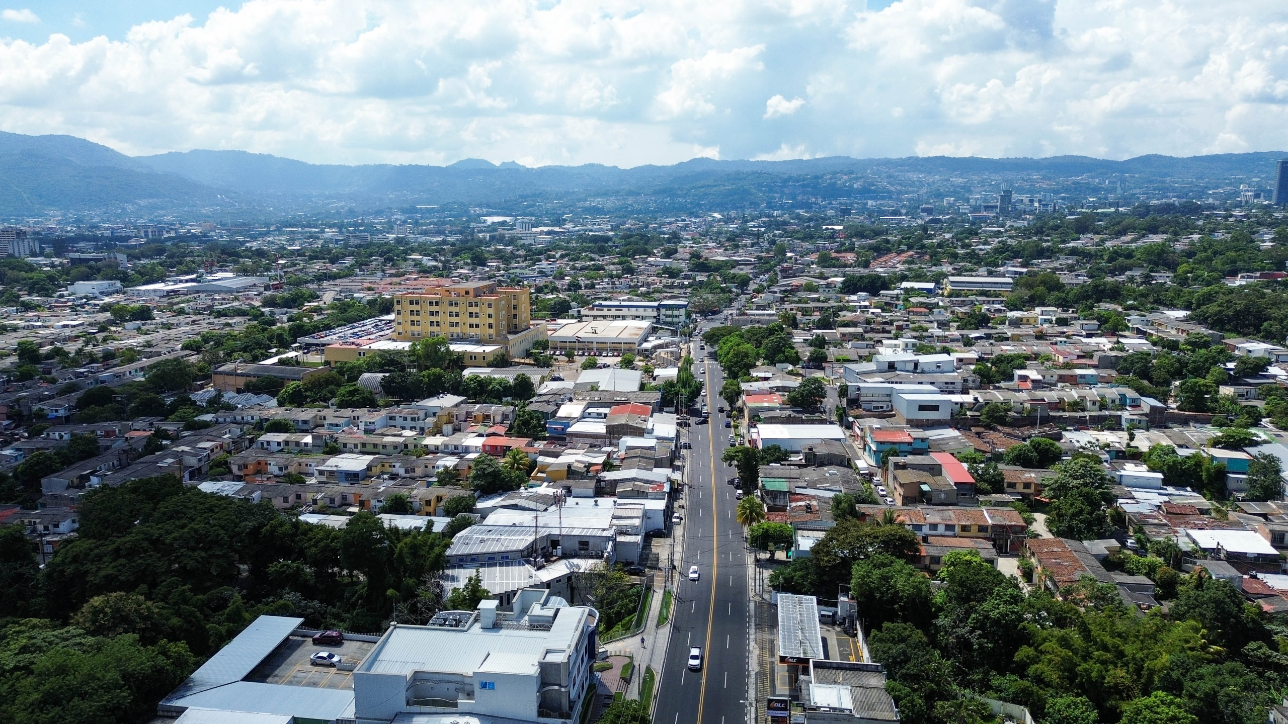 PROPIEDAD COMERCIAL EN CALLE BERNAL, SAN SALVADOR