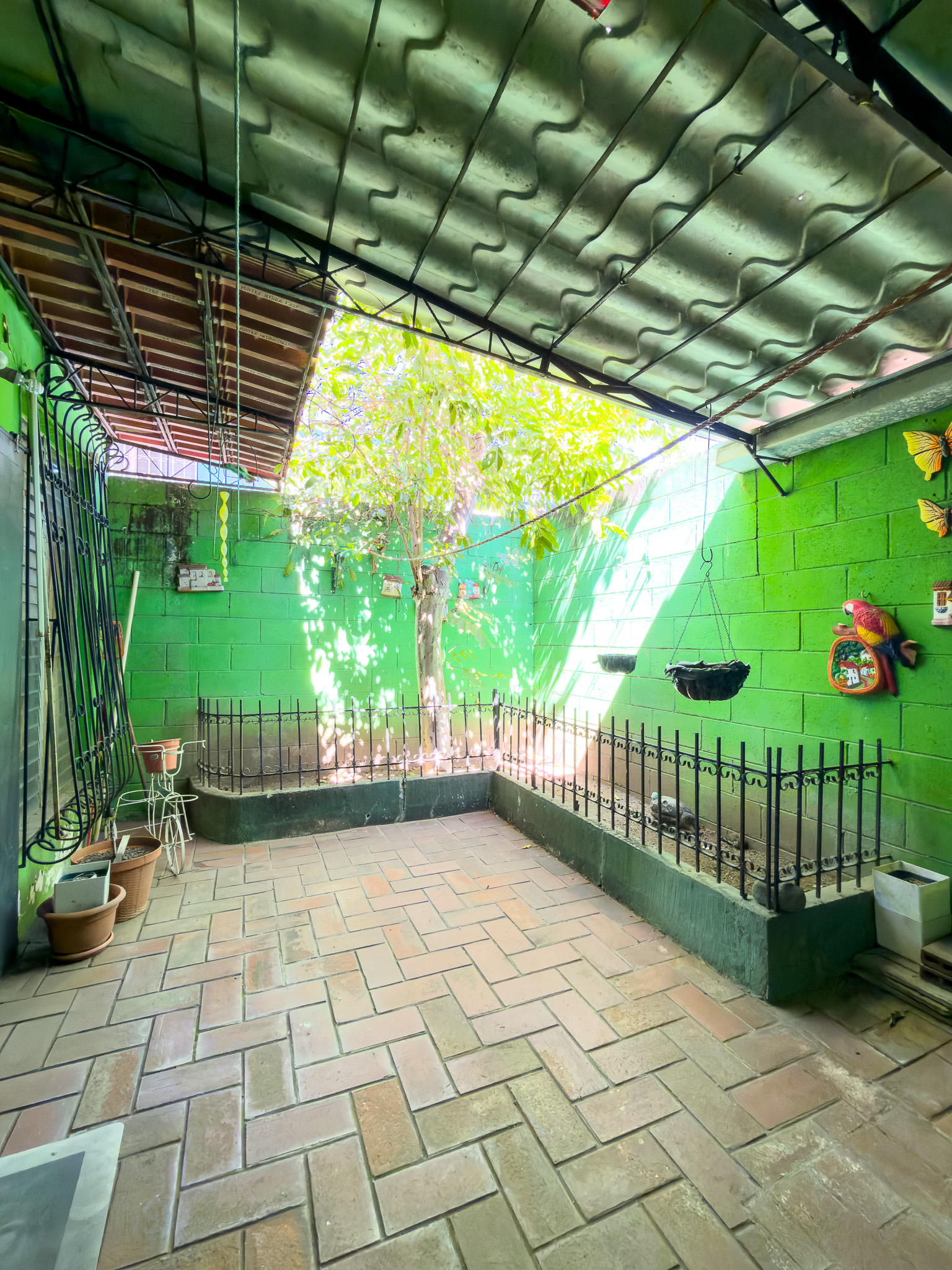 CASA EN RESIDENCIAL METRÓPOLIS, SAN SALVADOR