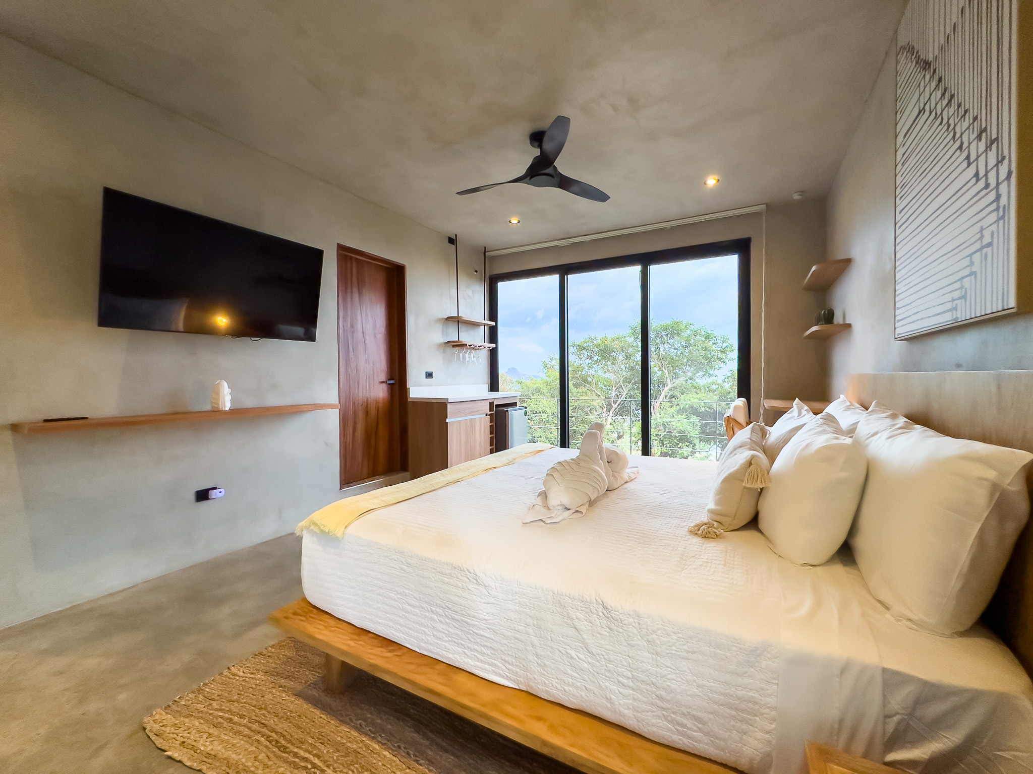 PROPIEDAD EQUIPADA Y EN AIRBNB EN CERRO LA GLORIA, TAMANIQUE, LA LIBERTAD