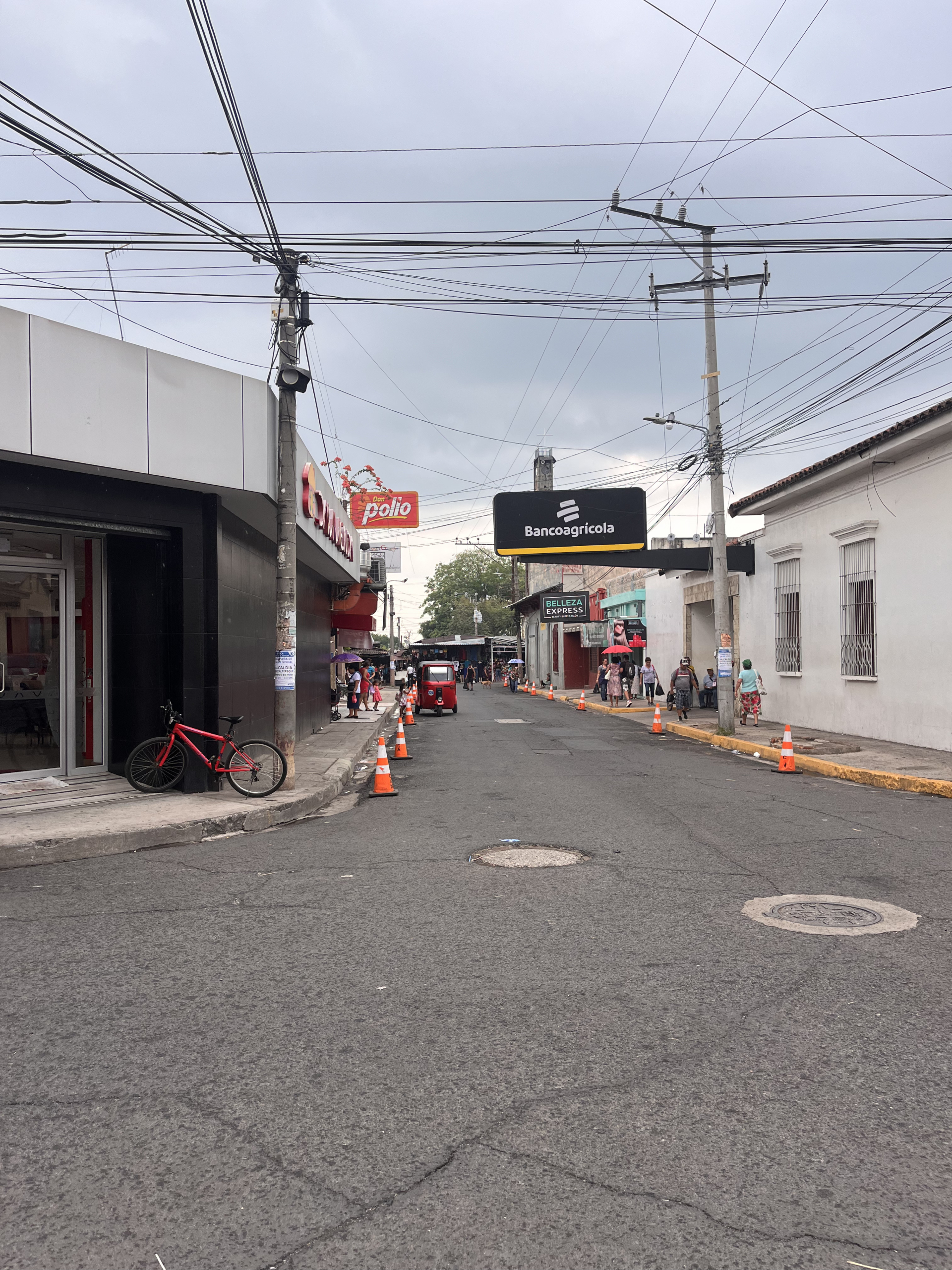 PLAZA COMERCIAL EN QUEZALTEPEQUE, SAN SALVADOR