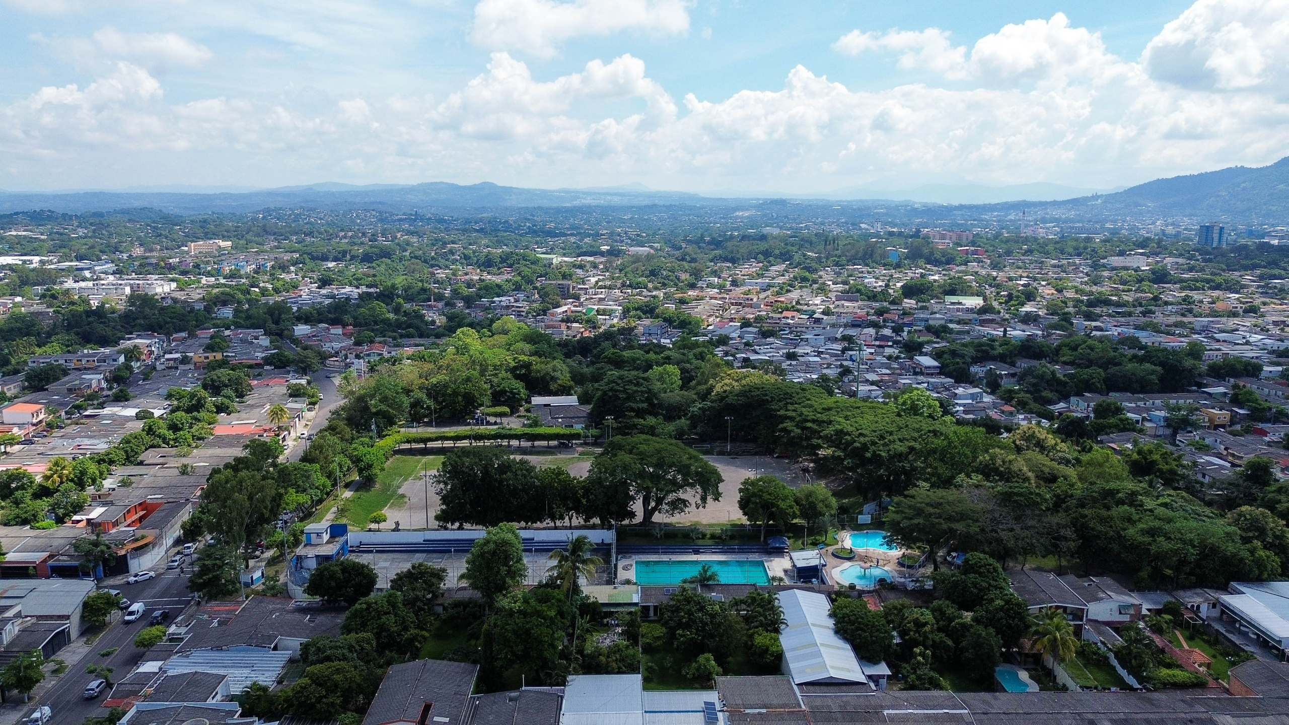 PROPIEDAD COMERCIAL EN CALLE BERNAL, SAN SALVADOR