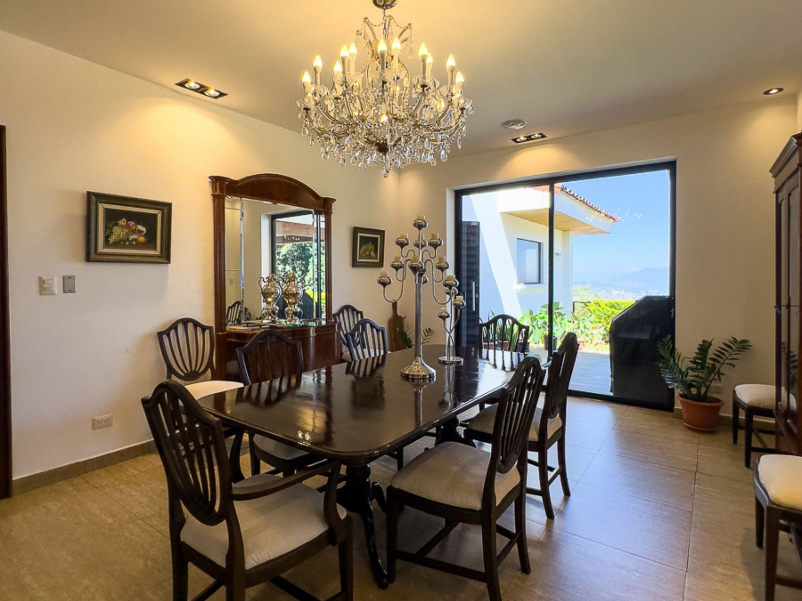 DR645-26 CASA EN RESIDENCIAL LOMAS DE ALTAMIRA, SAN SALVADOR