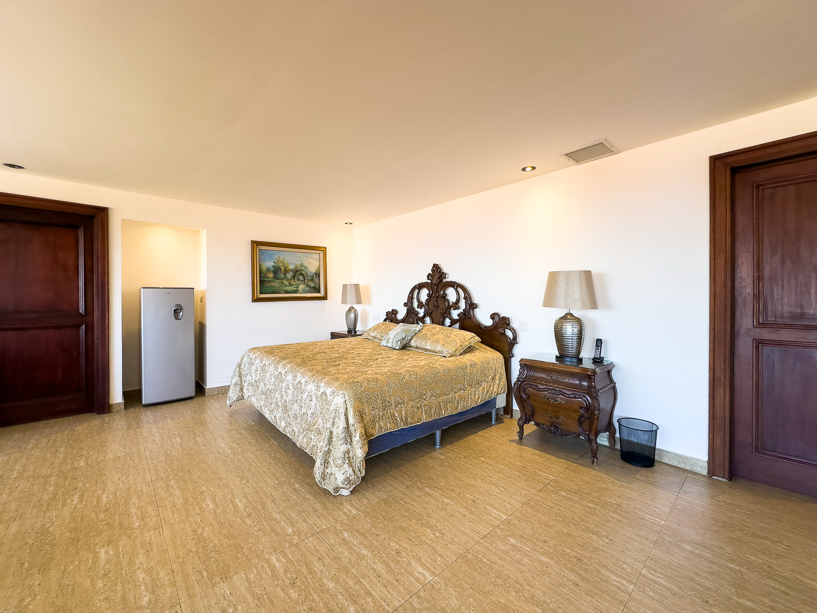DR645-8 CASA EN RESIDENCIAL LOMAS DE ALTAMIRA, SAN SALVADOR