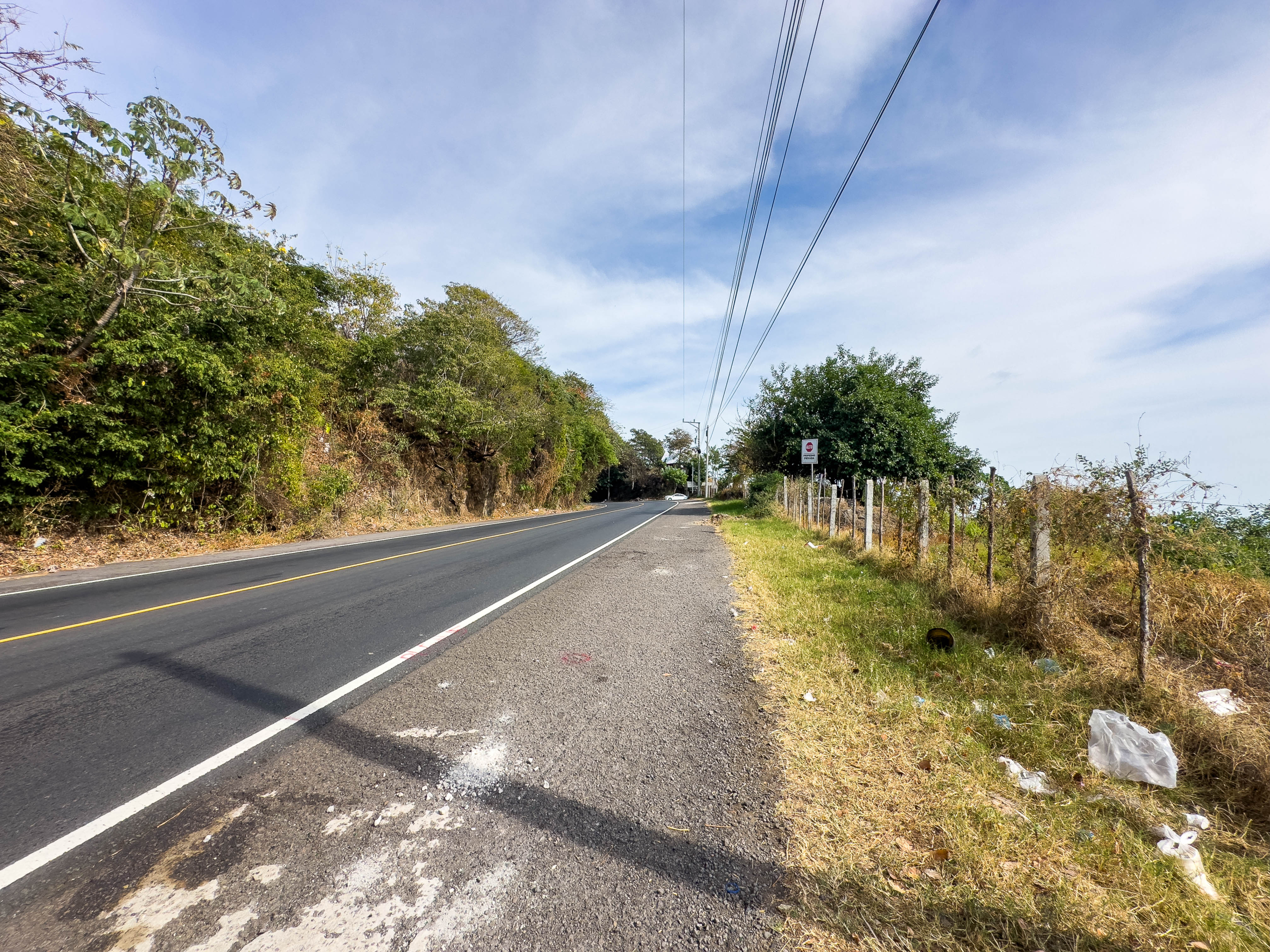 TERRENO FRENTE A CARRETERA CON VISTA AL MAR, EL ZONTE, LA LIBERTAD