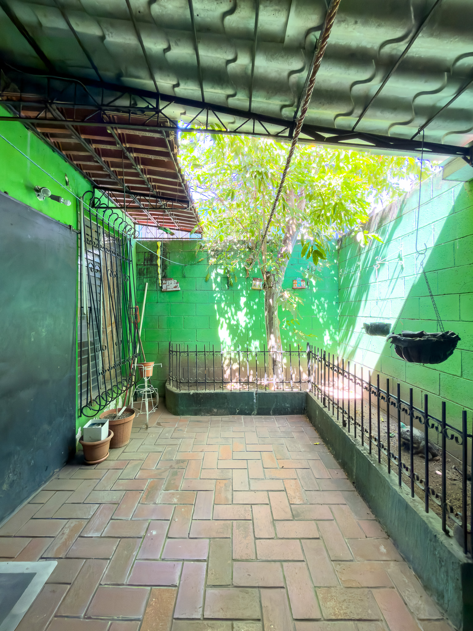 CASA EN RESIDENCIAL METRÓPOLIS, SAN SALVADOR