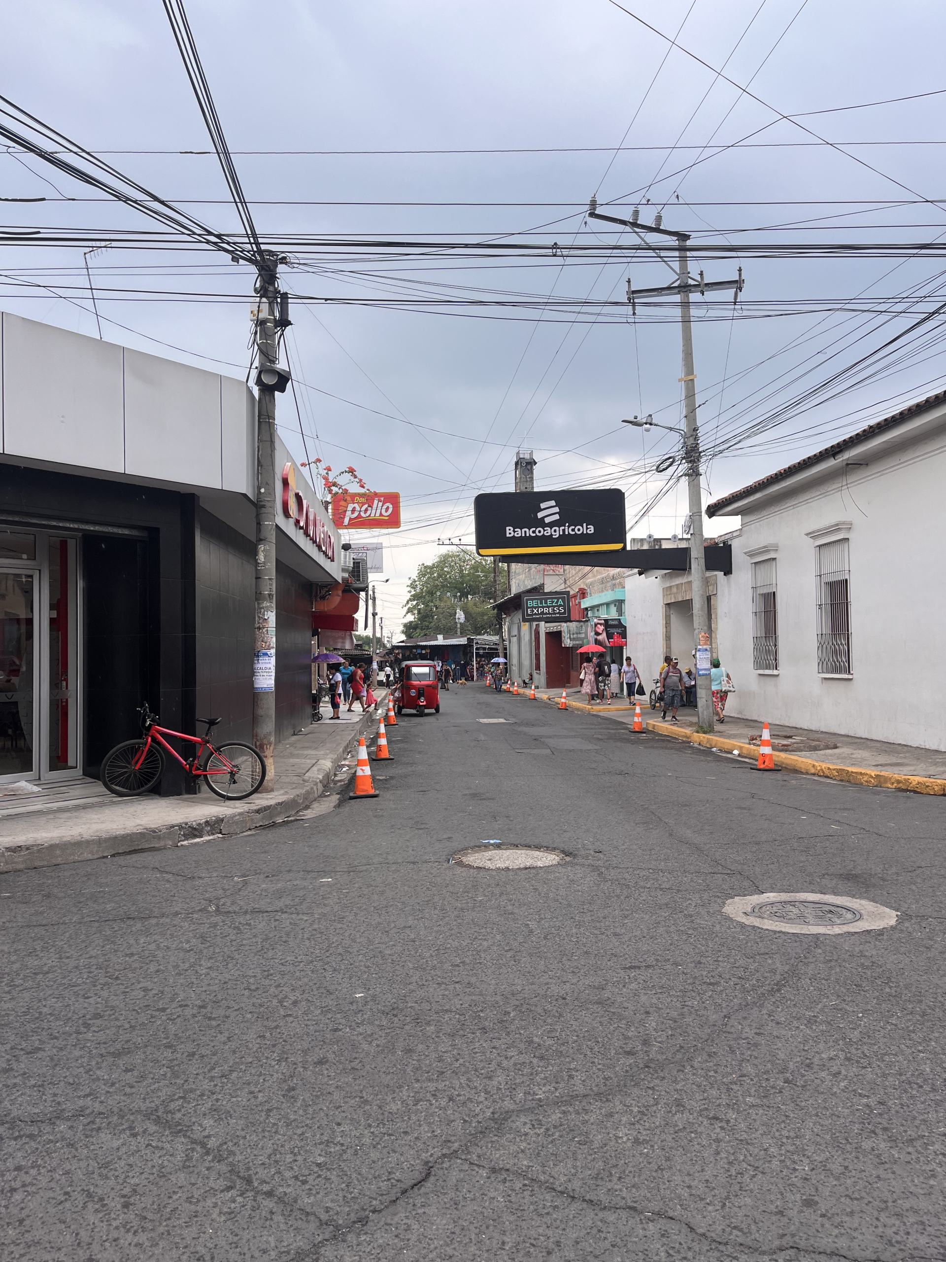 PLAZA COMERCIAL EN QUEZALTEPEQUE, SAN SALVADOR