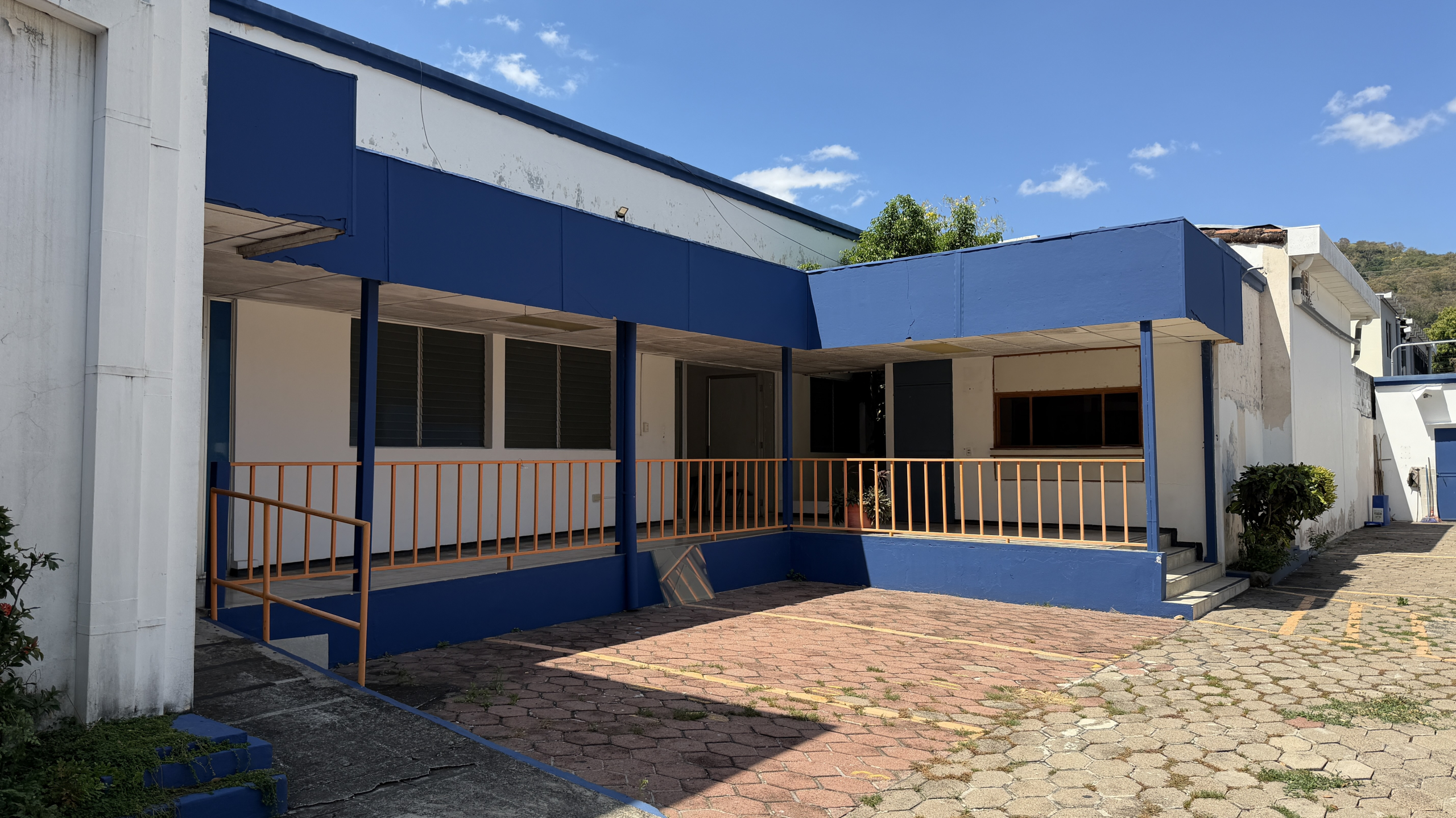 PROPIEDAD PARA USO COMERCIAL O INDUSTRIAL EN SANTA ANA