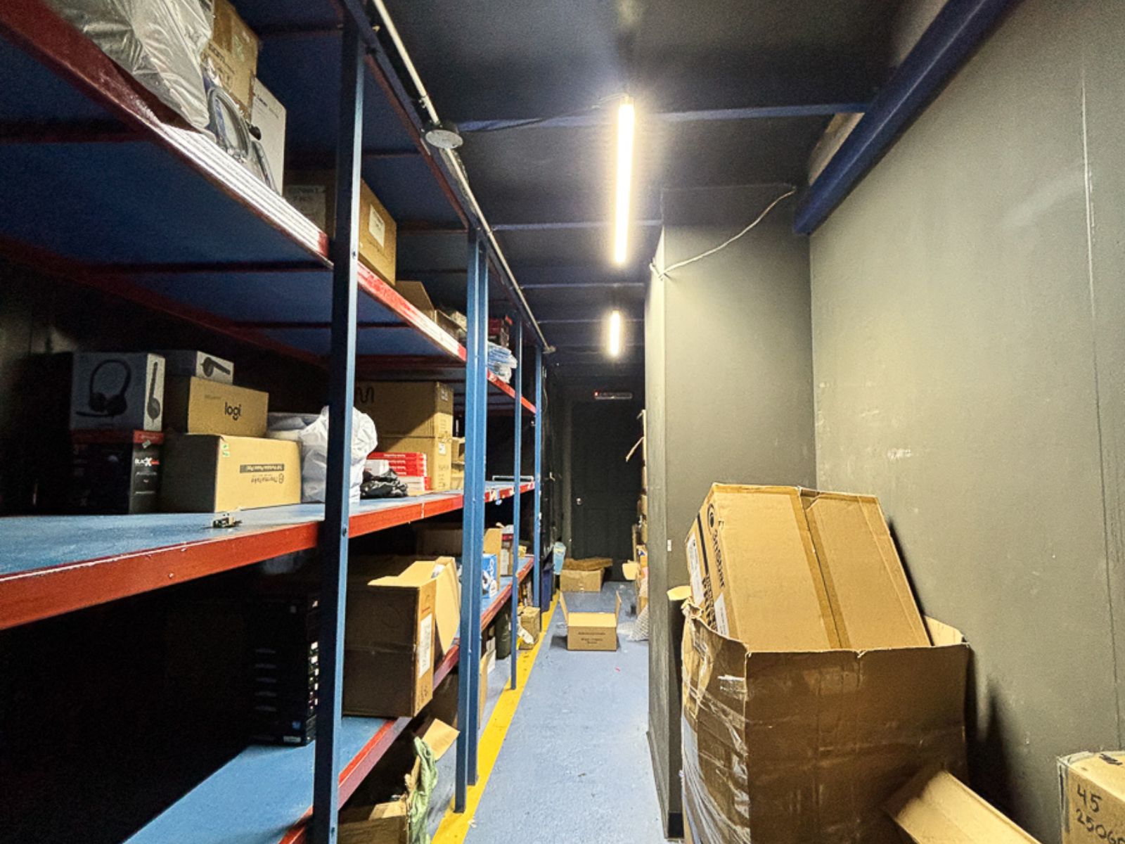 DB789 – 6 BODEGA Y OFICINAS EN COLONIA ROMA, SAN SALVADOR