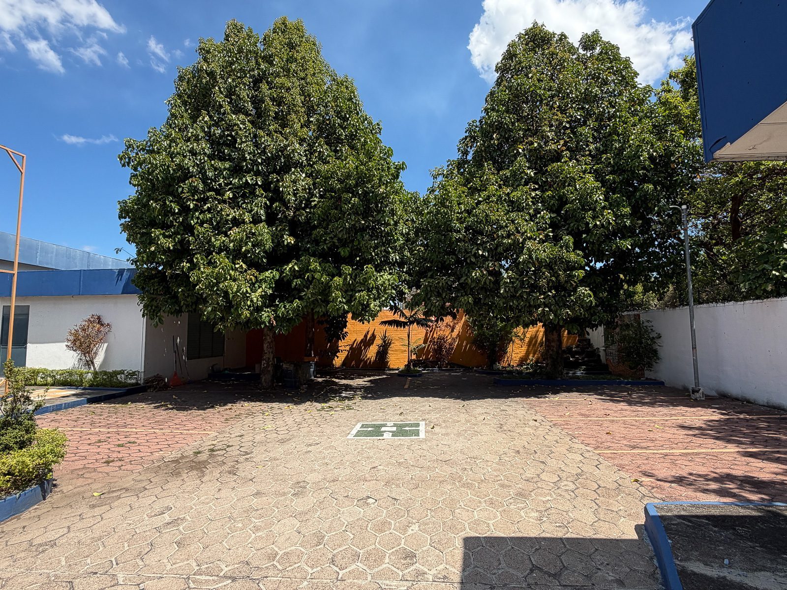 DR828-4 PROPIEDAD PARA USO COMERCIAL O INDUSTRIAL EN SANTA ANA