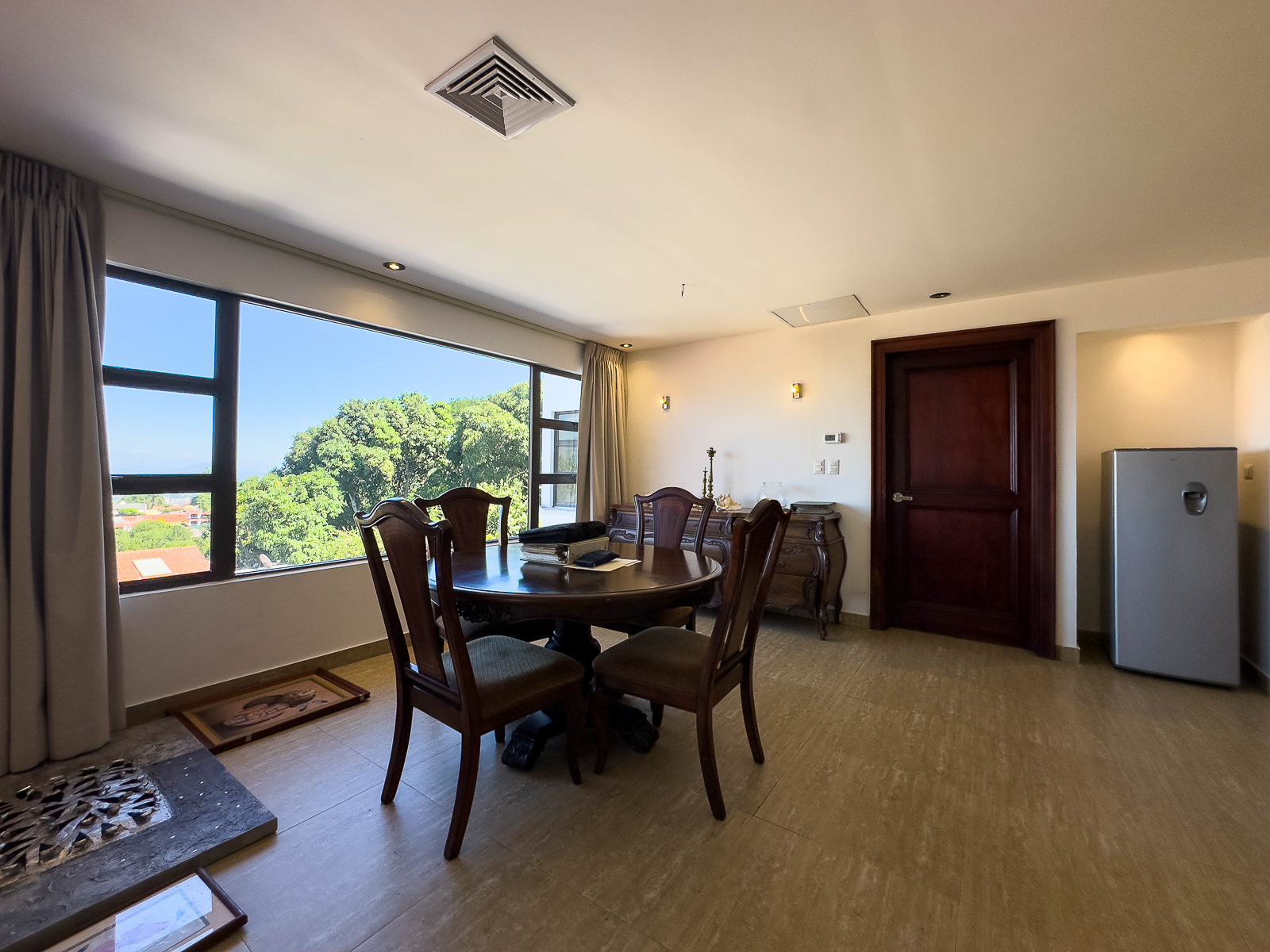 DR645-9 CASA EN RESIDENCIAL LOMAS DE ALTAMIRA, SAN SALVADOR