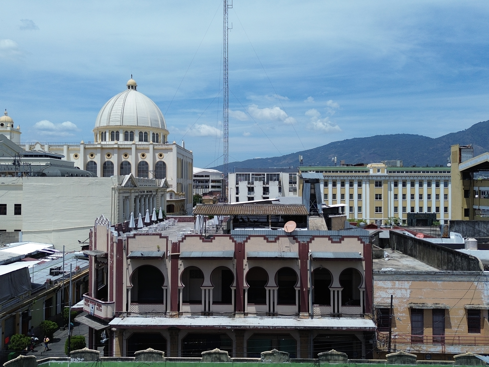 DL707-7 PROPIEDAD EN EL CENTRO HISTÓRICO DE SAN SALVADOR