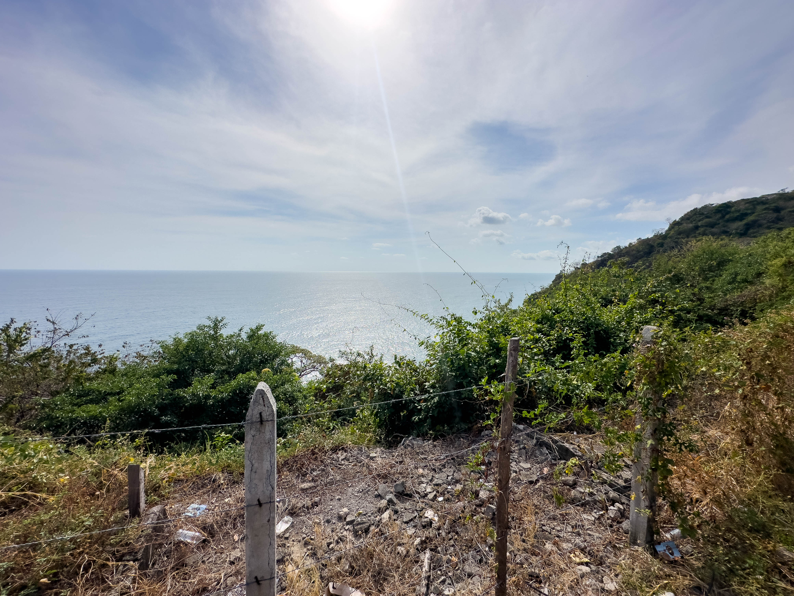 TERRENO FRENTE A CARRETERA CON VISTA AL MAR, EL ZONTE, LA LIBERTAD