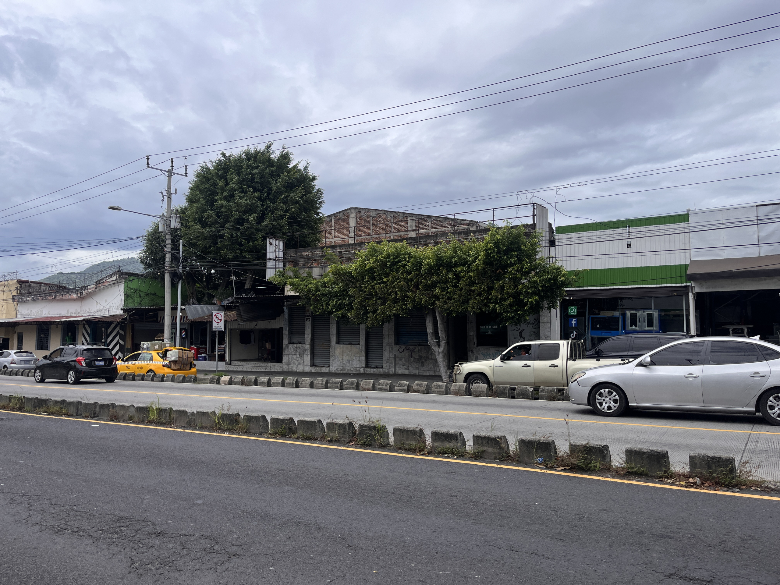 PROPIEDAD EN EL CENTRO DE SAN SALVADOR, ALAMEDA JUAN PABLO II