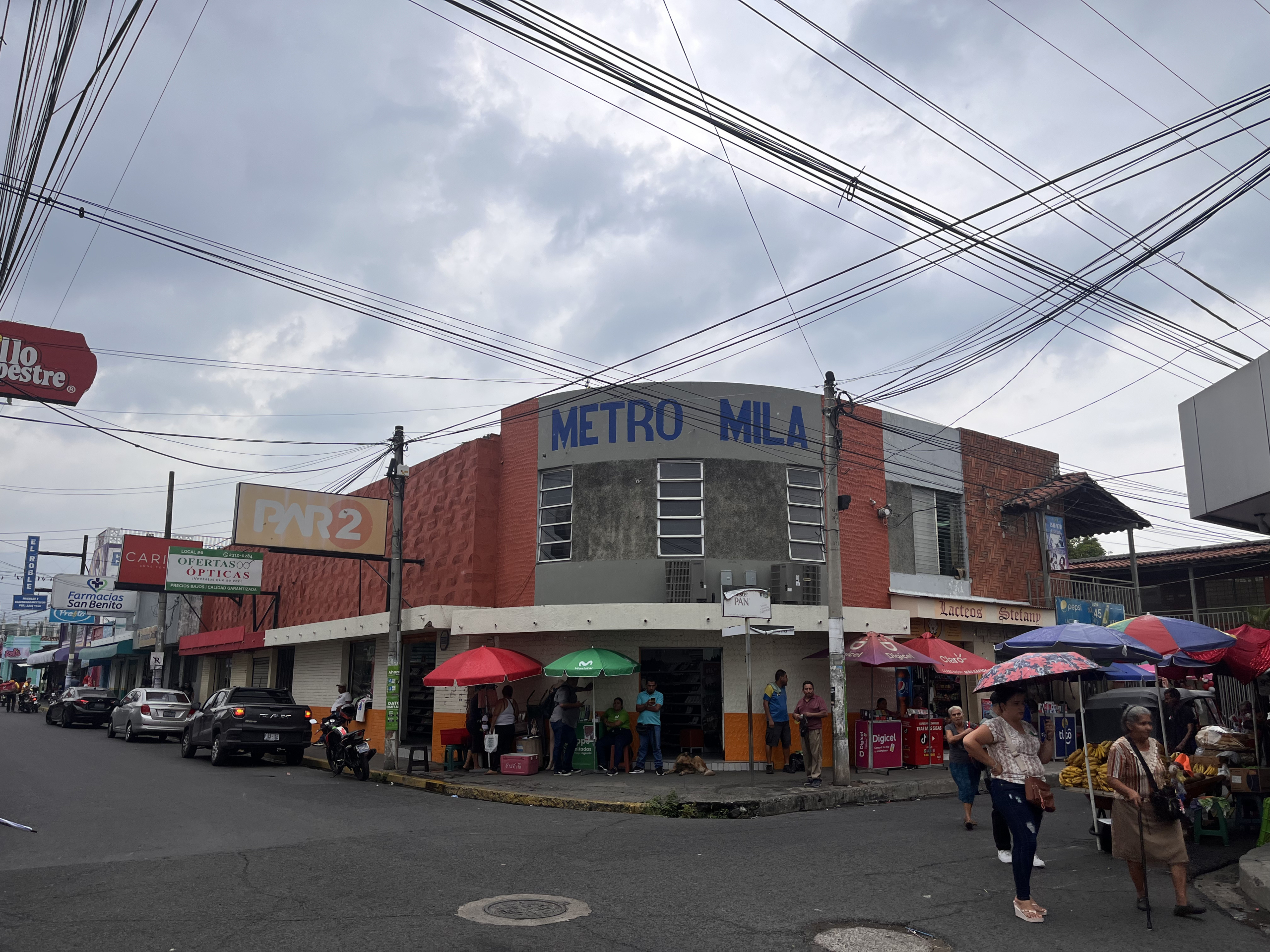 PLAZA COMERCIAL EN QUEZALTEPEQUE, SAN SALVADOR