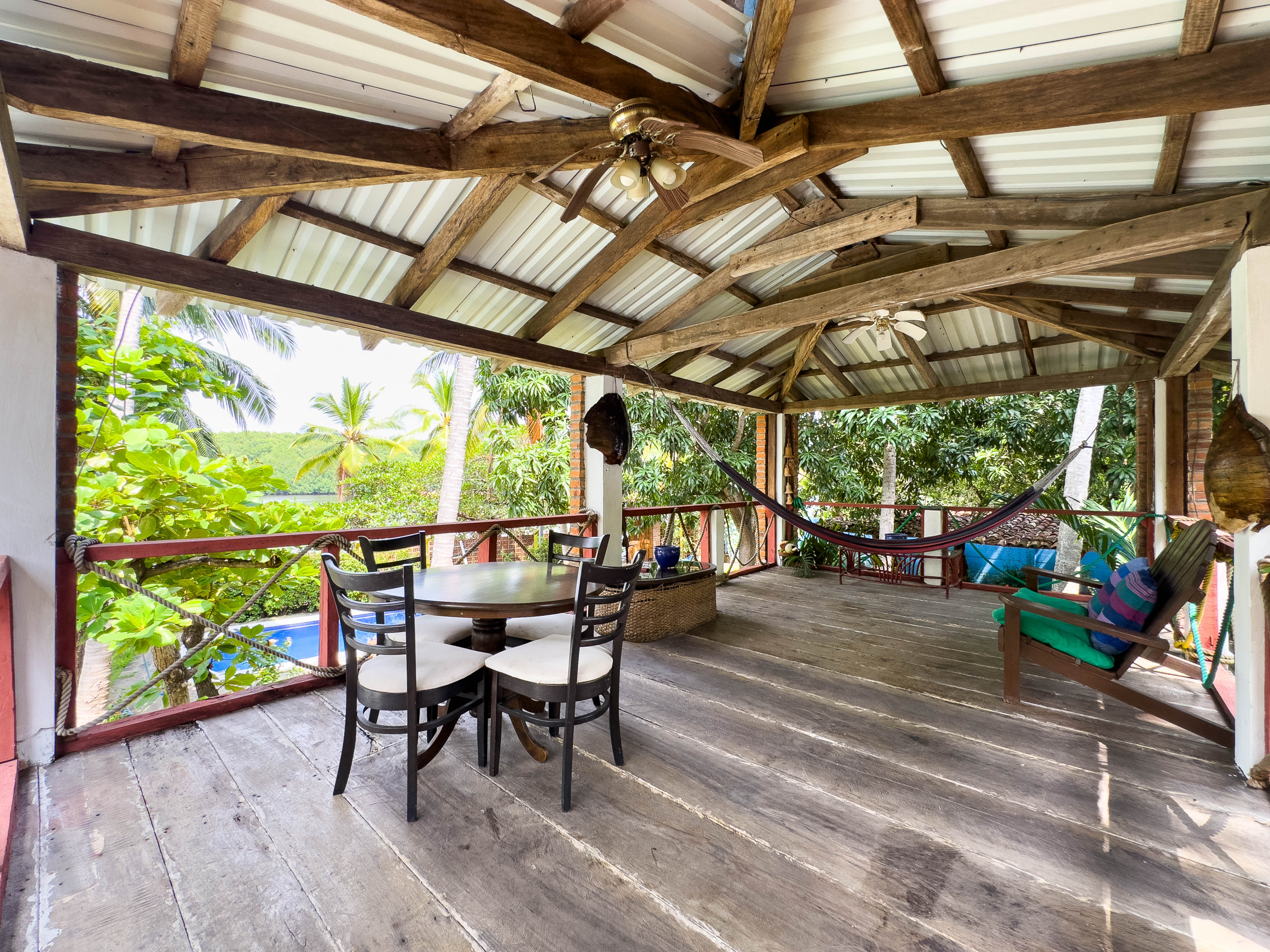 RANCHO EN BARRA SANTIAGO, AHUACHAPÁN