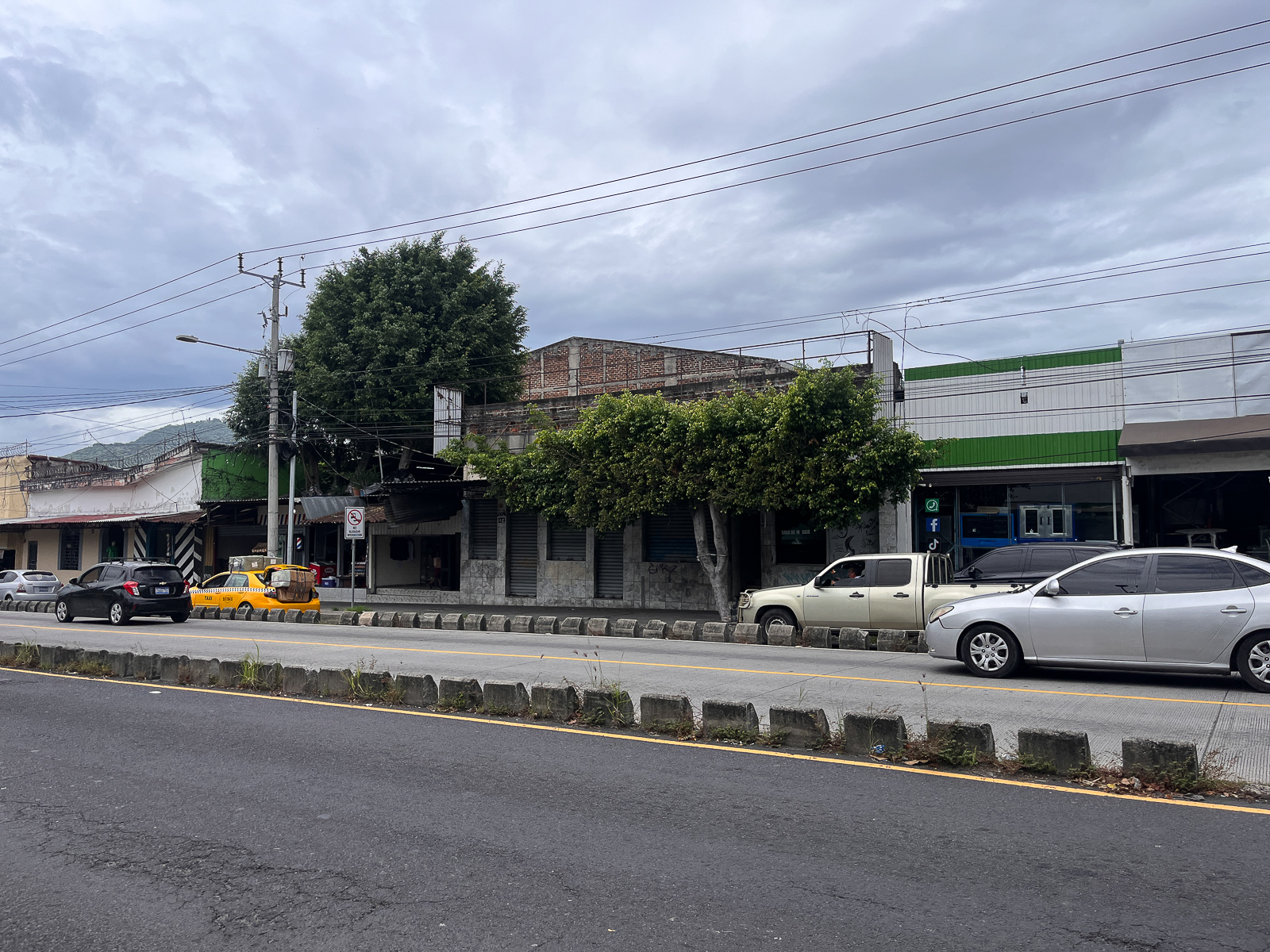 DR751-8 PROPIEDAD EN EL CENTRO DE SAN SALVADOR, ALAMEDA JUAN PABLO II