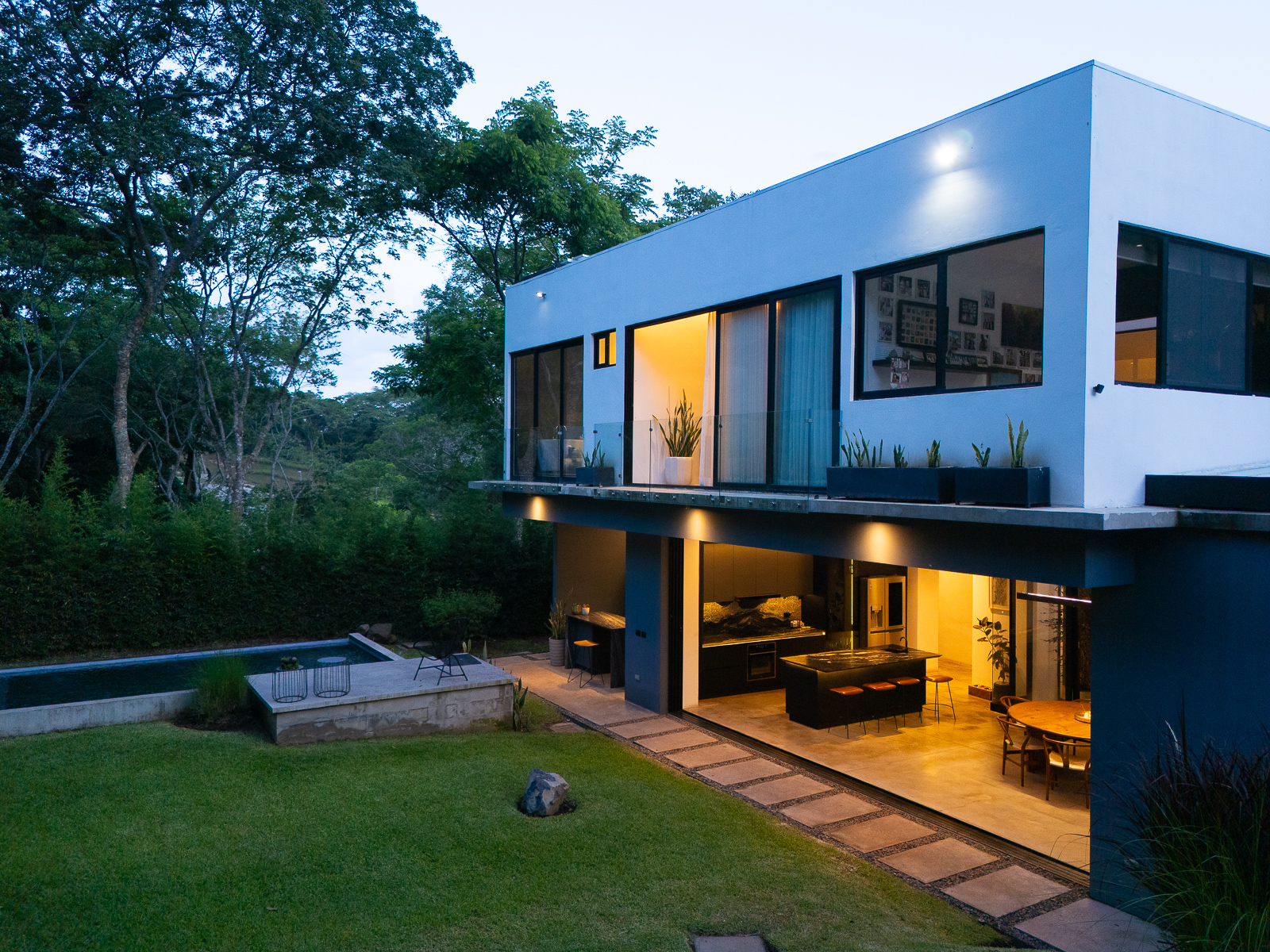 DR804-27 CASA EN RESIDENCIAL EL ENCANTO, LA LIBERTAD