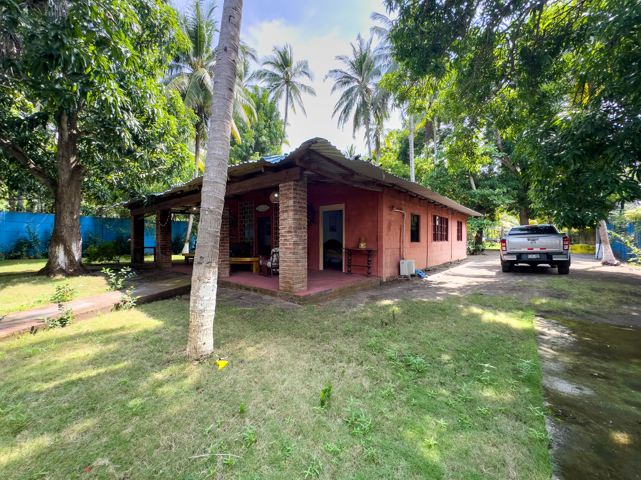RANCHO EN BARRA SANTIAGO, AHUACHAPÁN