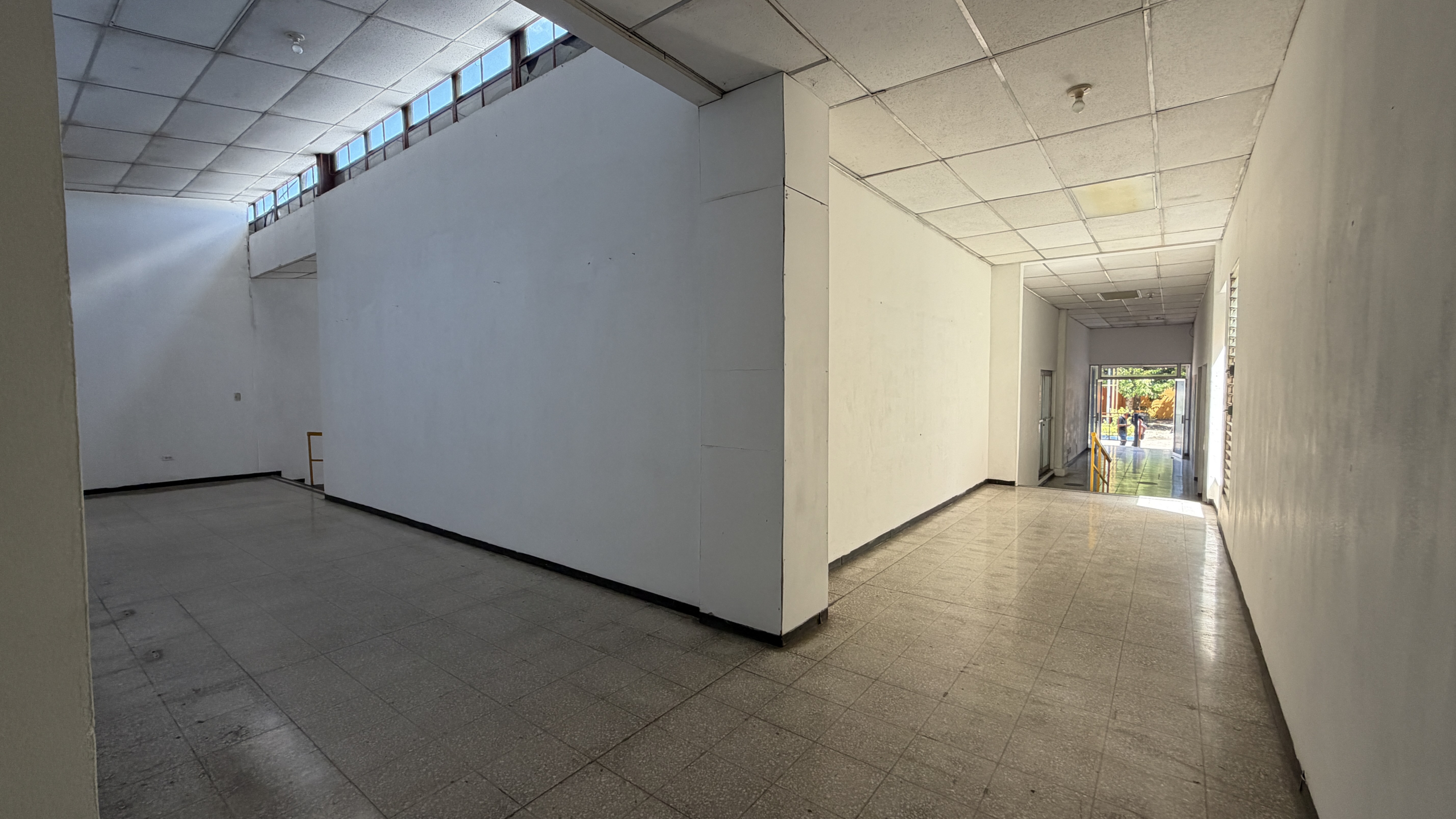 PROPIEDAD PARA USO COMERCIAL O INDUSTRIAL EN SANTA ANA