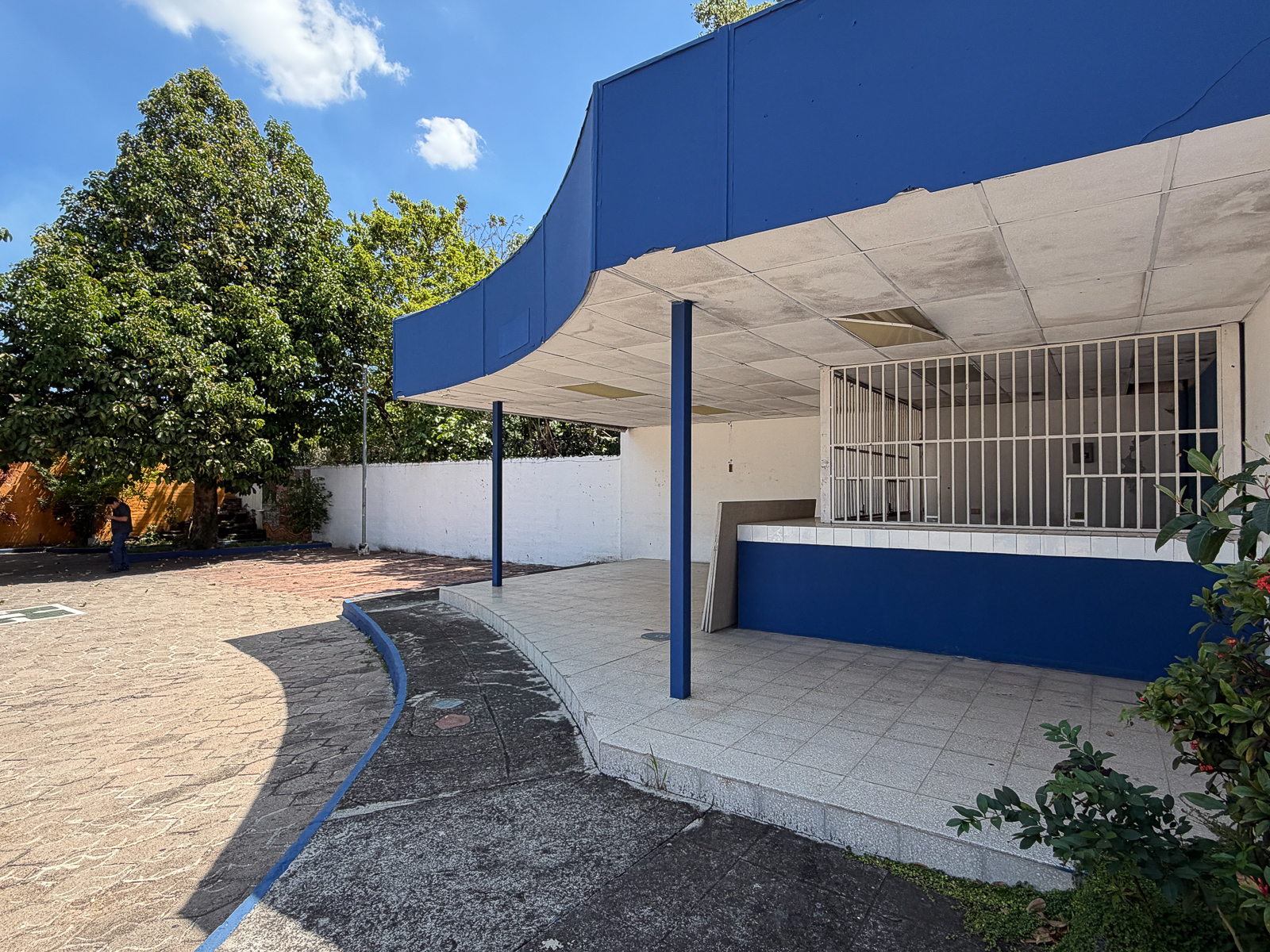 DR828-11 PROPIEDAD PARA USO COMERCIAL O INDUSTRIAL EN SANTA ANA