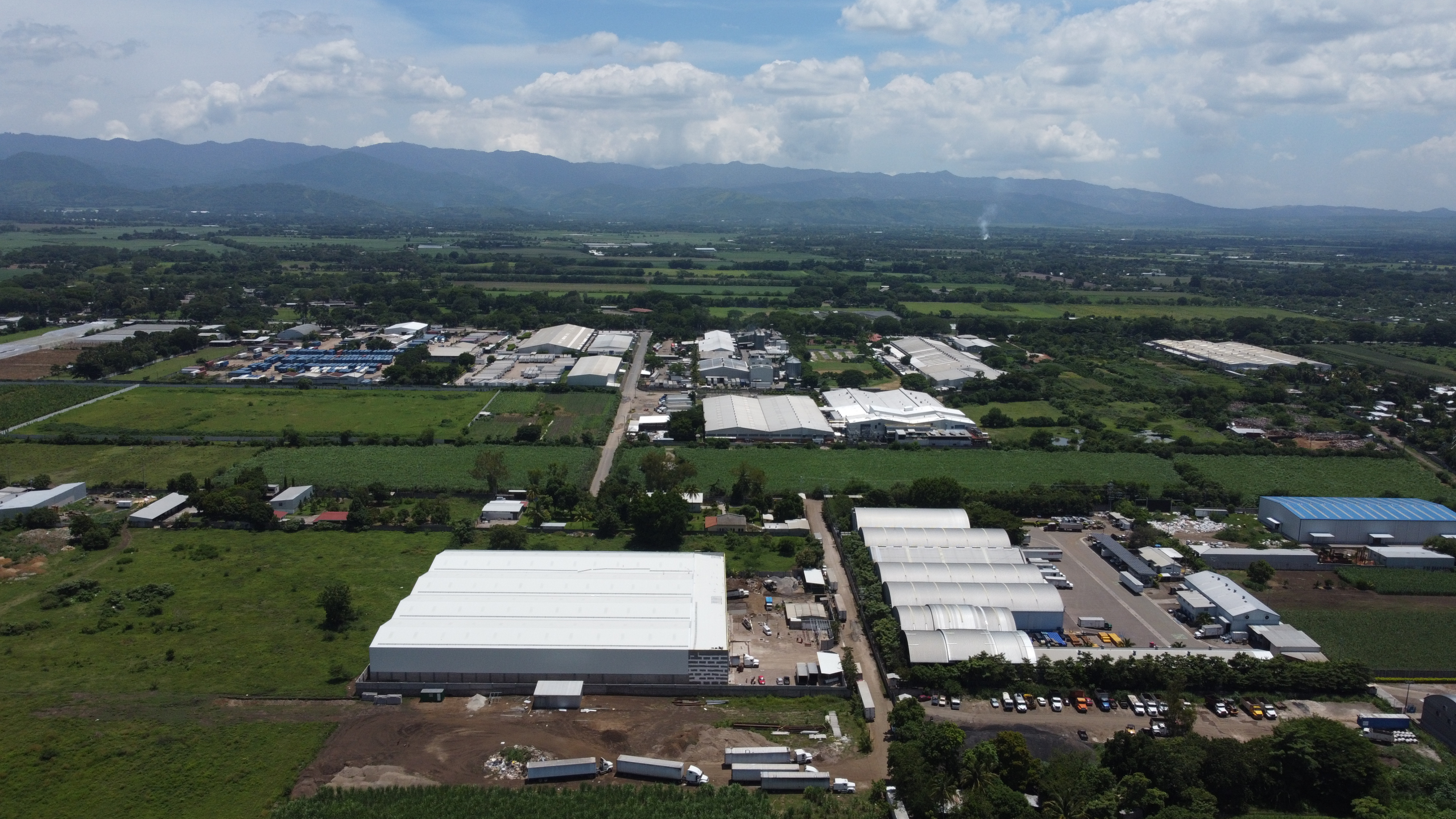 BODEGAS INDUSTRIALES EN ZONA CLAUDIA LARS Y DESVÍO DE OPICO, LA LIBERTAD