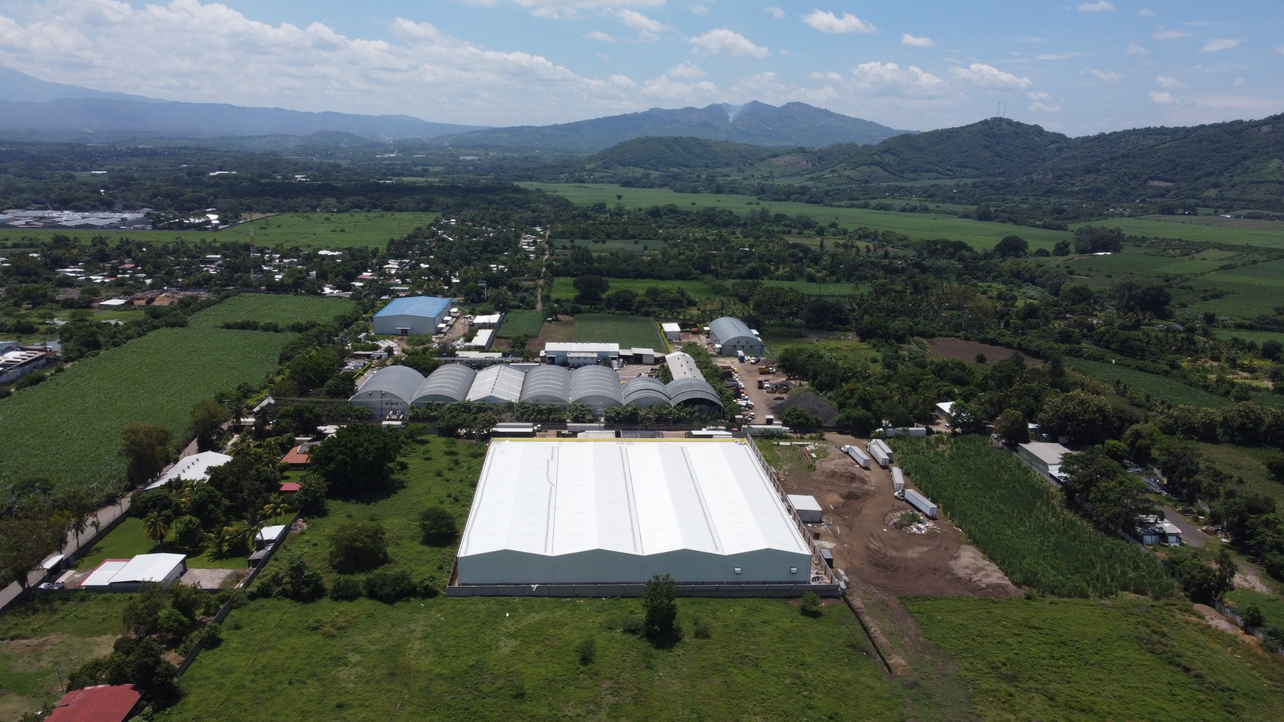 BODEGAS INDUSTRIALES EN ZONA CLAUDIA LARS Y DESVÍO DE OPICO, LA LIBERTAD