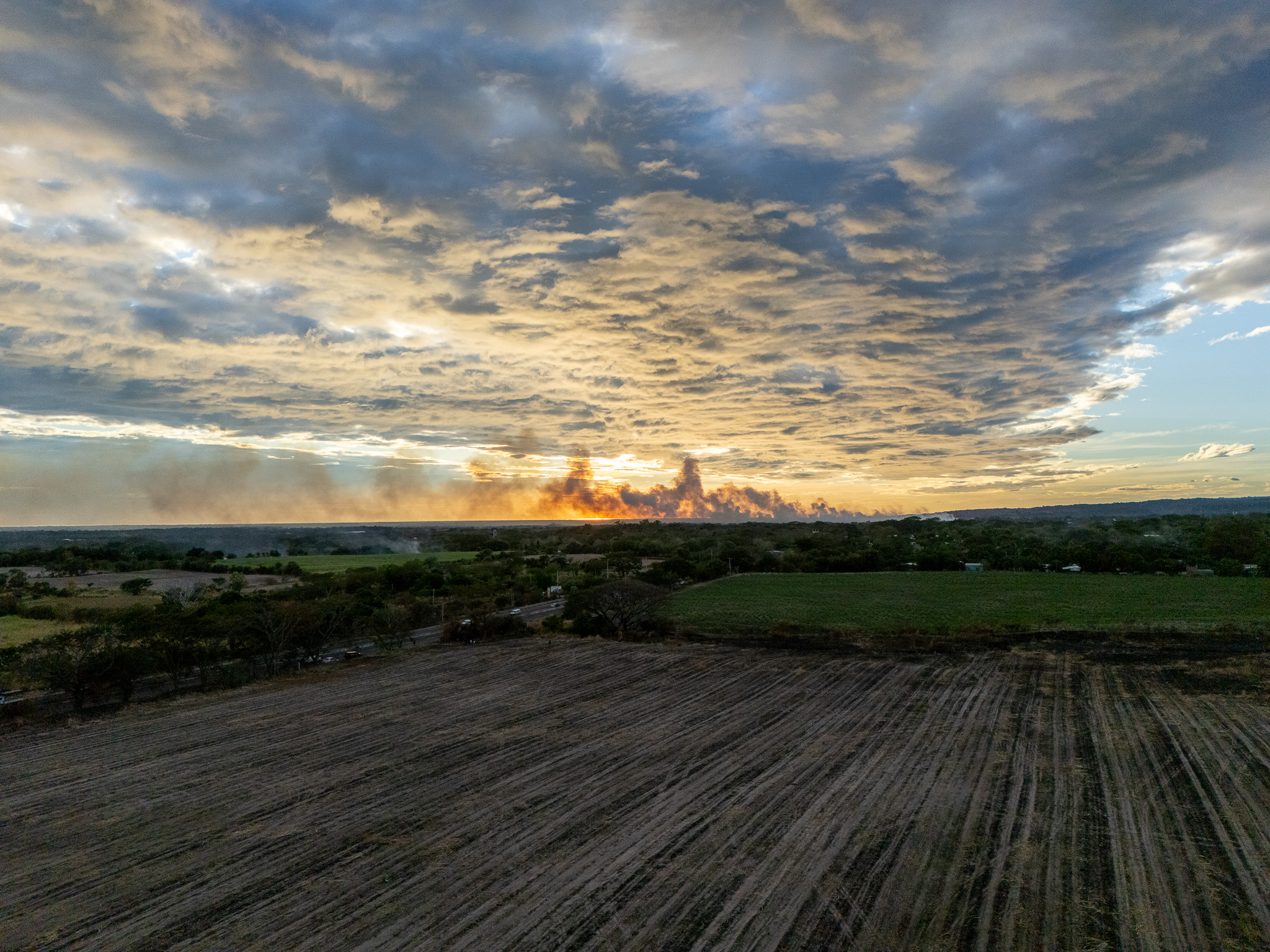 TERRENO EN LA PAZ, CERCA DEL AEROPUERTO EL SALVADOR