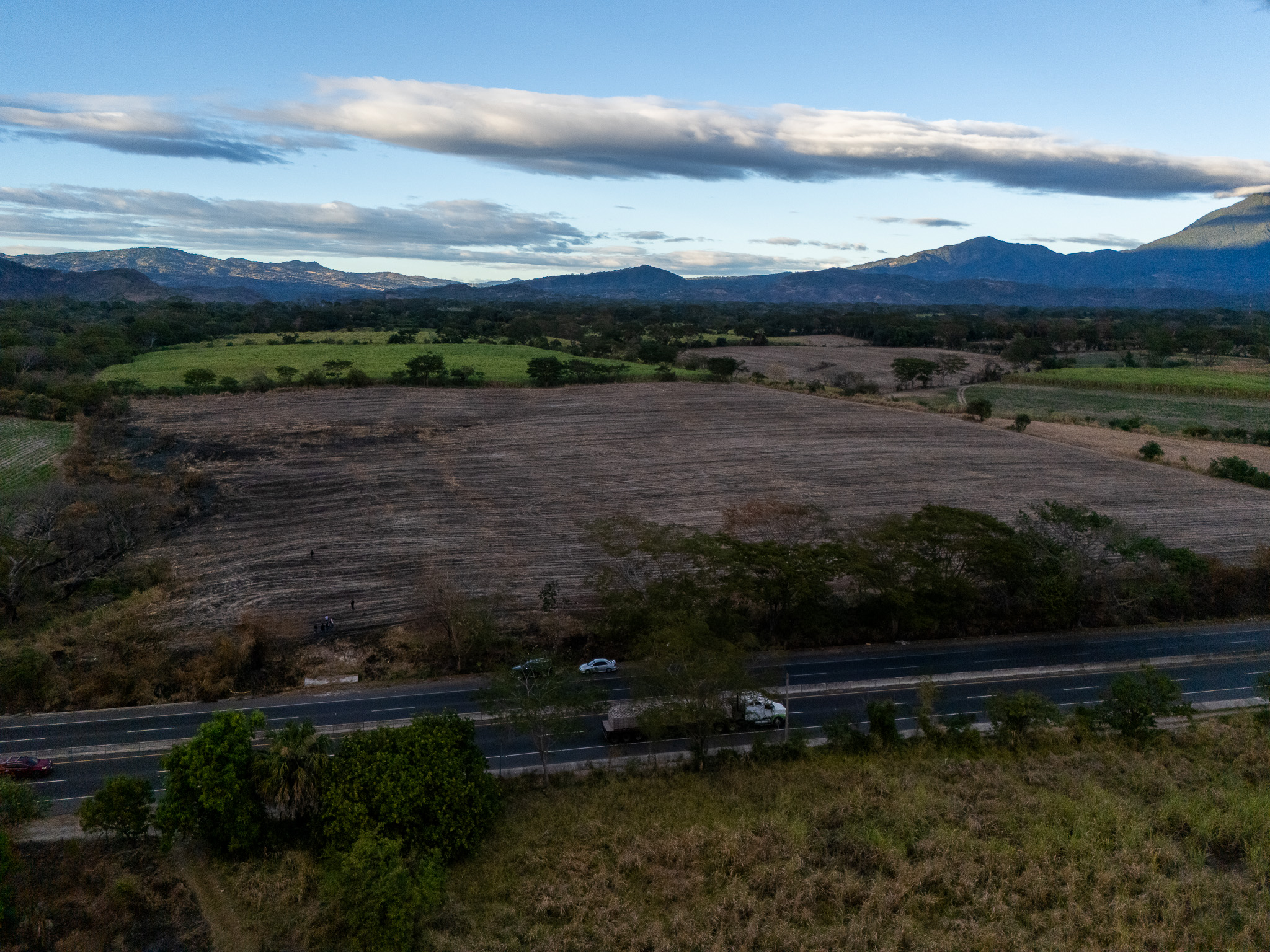 TERRENO EN LA PAZ, CERCA DEL AEROPUERTO EL SALVADOR